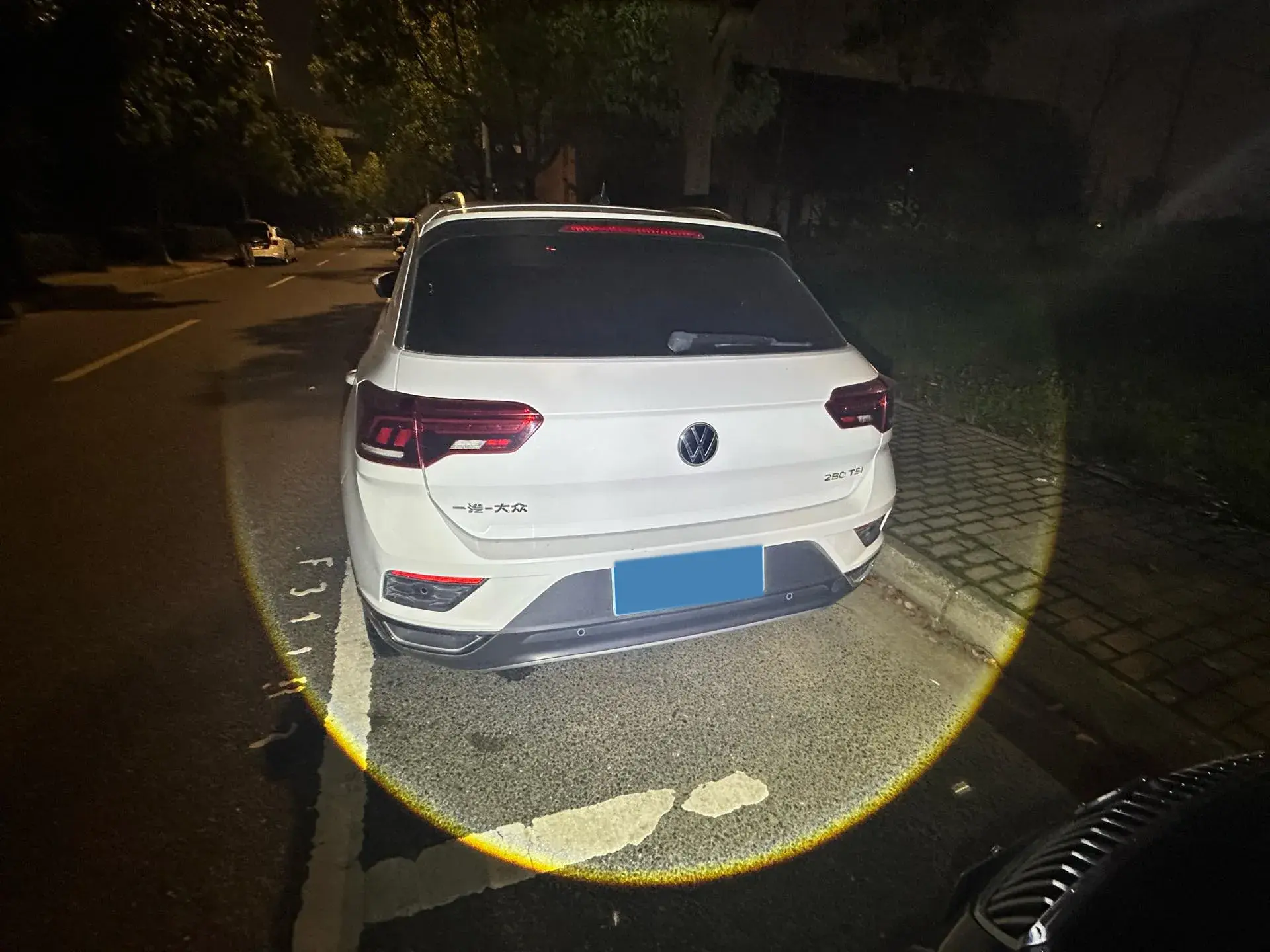 2021 VOLKSWAGEN T-ROC thumbnail 3