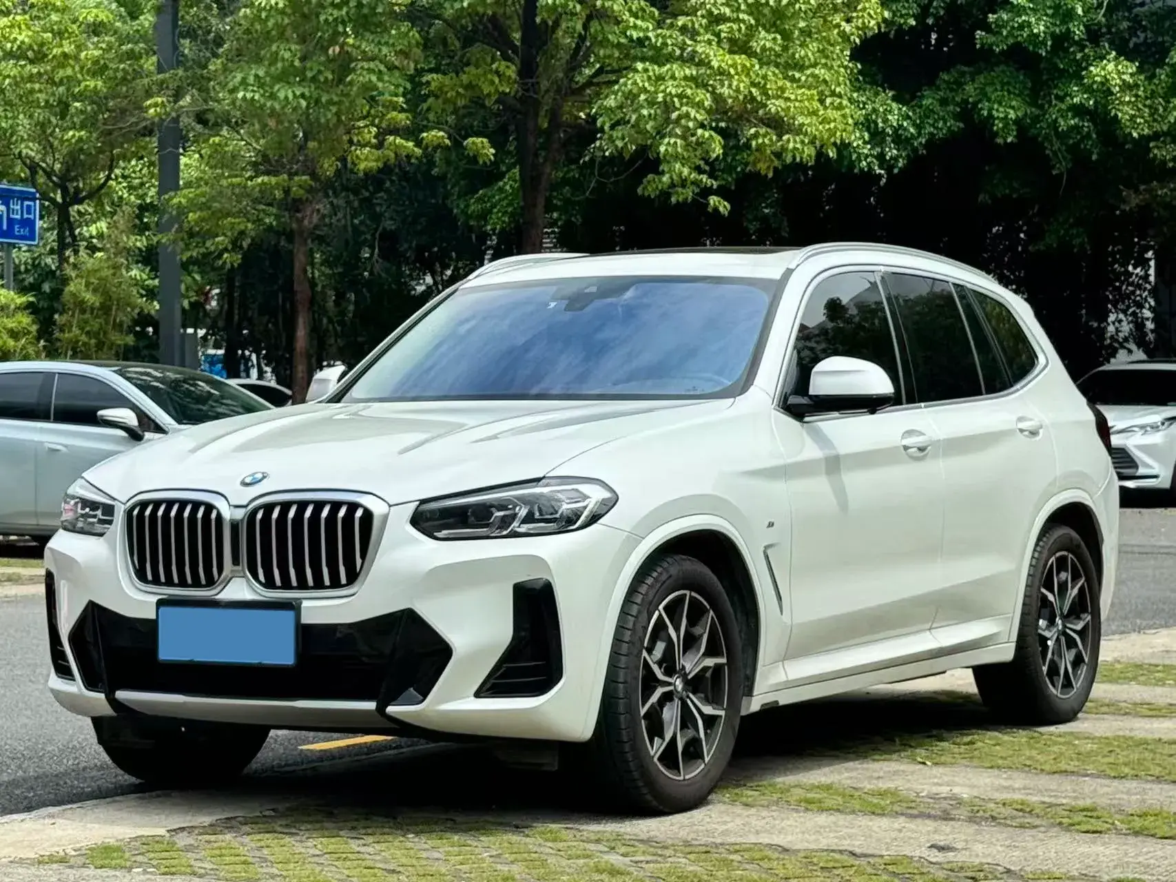 2022 BMW X3 view 1