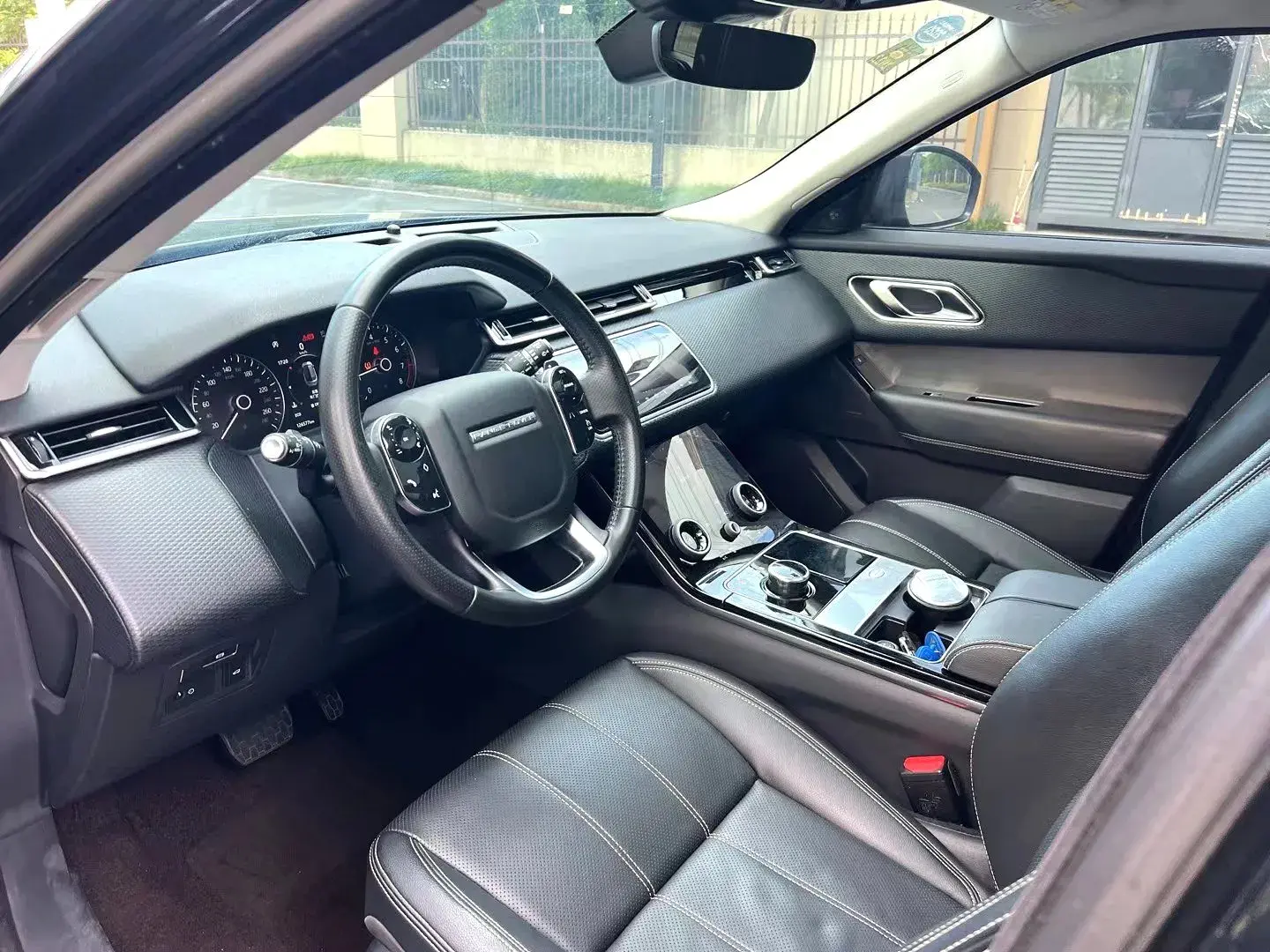 2018 LAND ROVER thumbnail 4