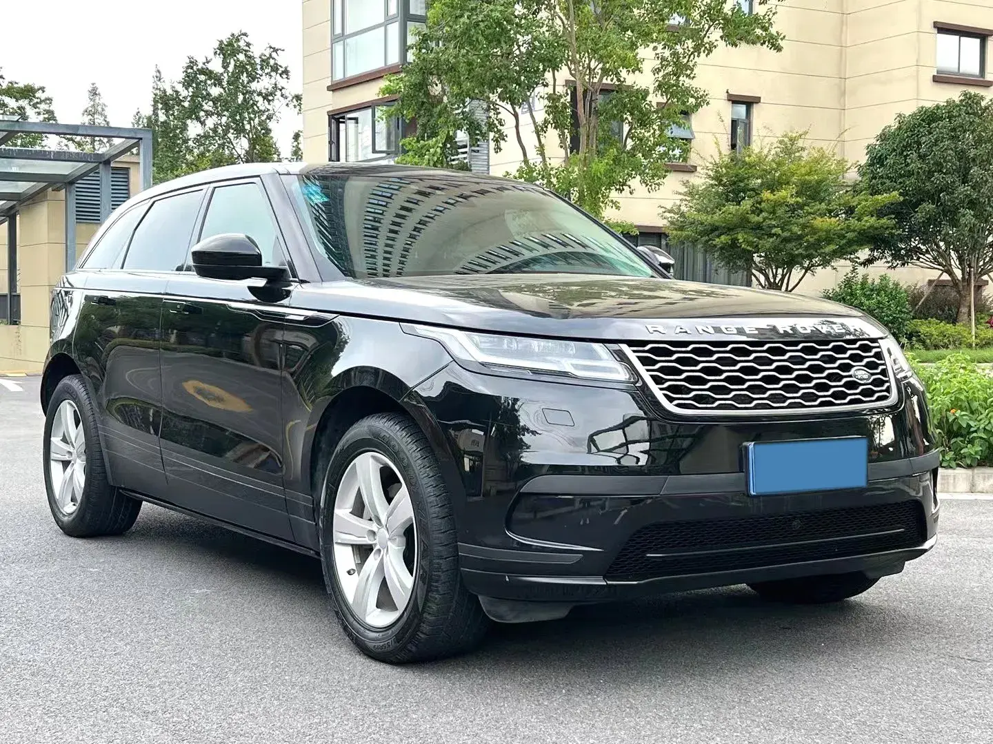 2018 LAND ROVER thumbnail 2