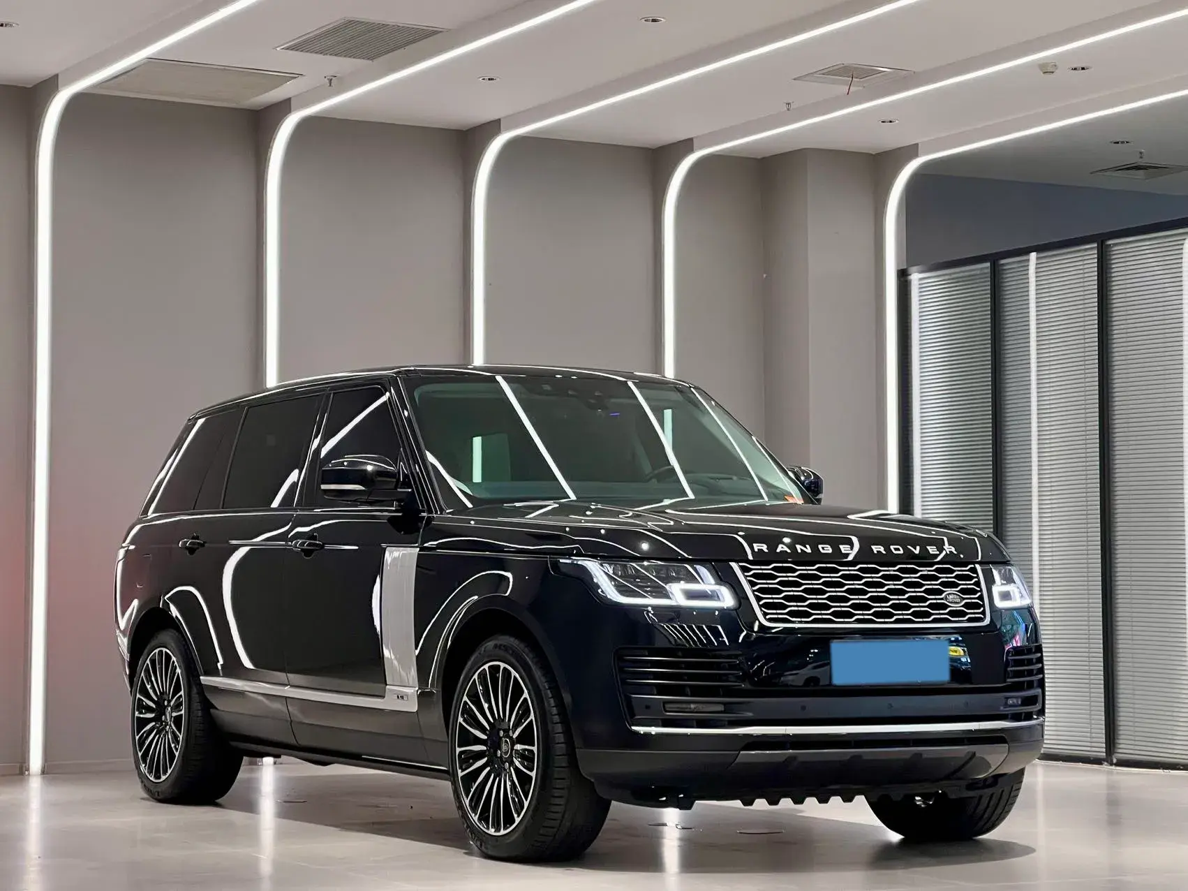 2021 LAND ROVER thumbnail 3