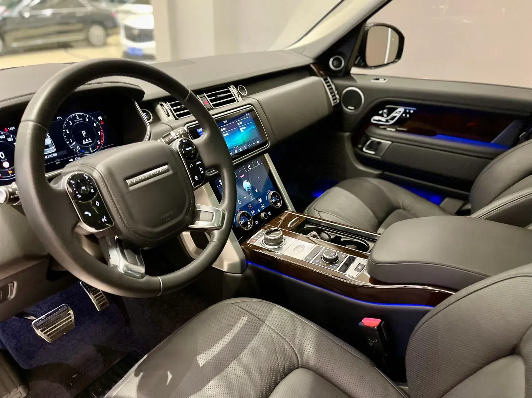 2021 LAND ROVER thumbnail 4