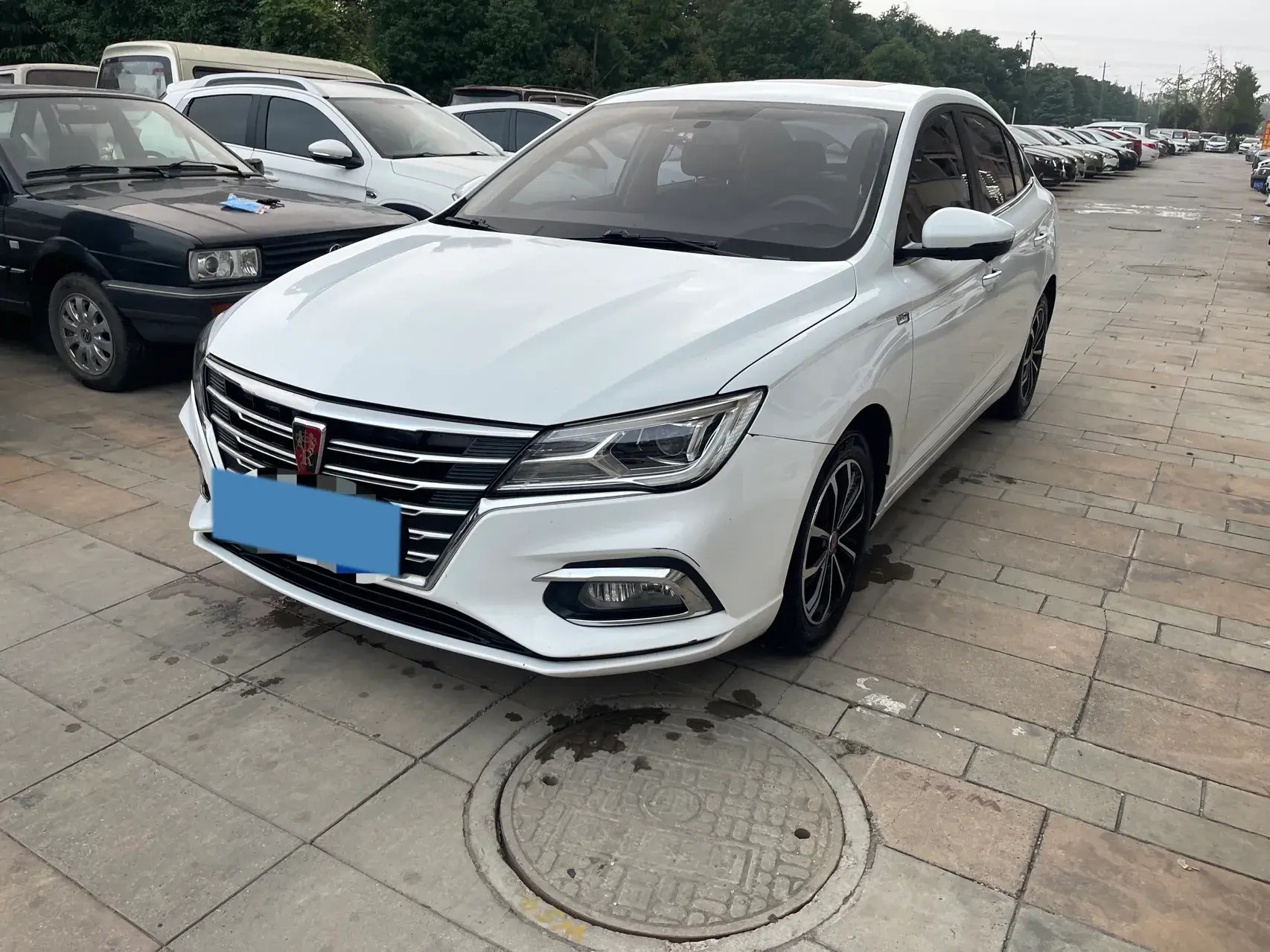 2019 ROEWE I5 view 1