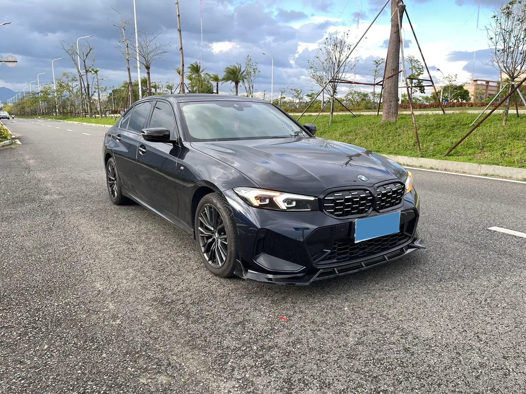 2023 BMW 3 thumbnail 3