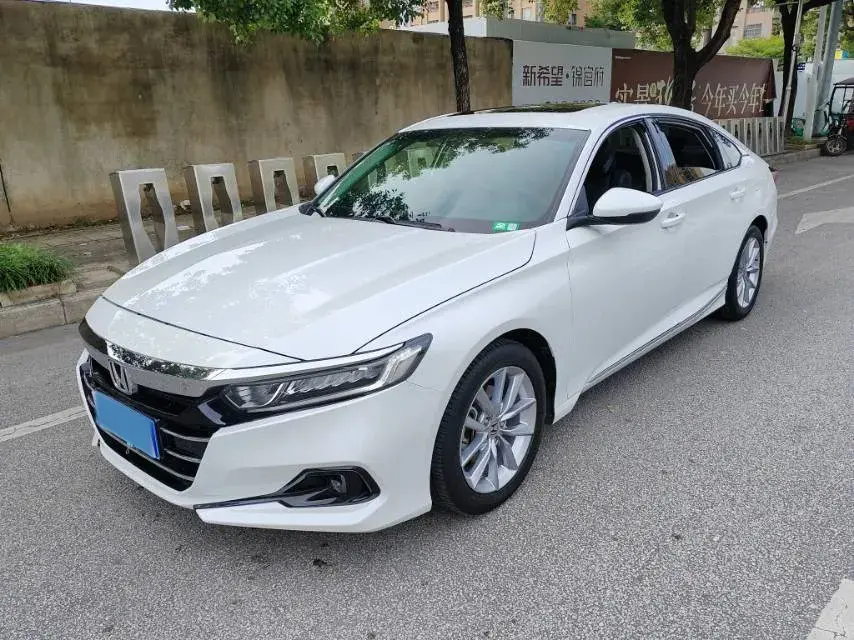 2022 HONDA ACCORD view 1