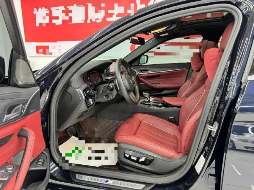 2022 BMW 5 thumbnail 2