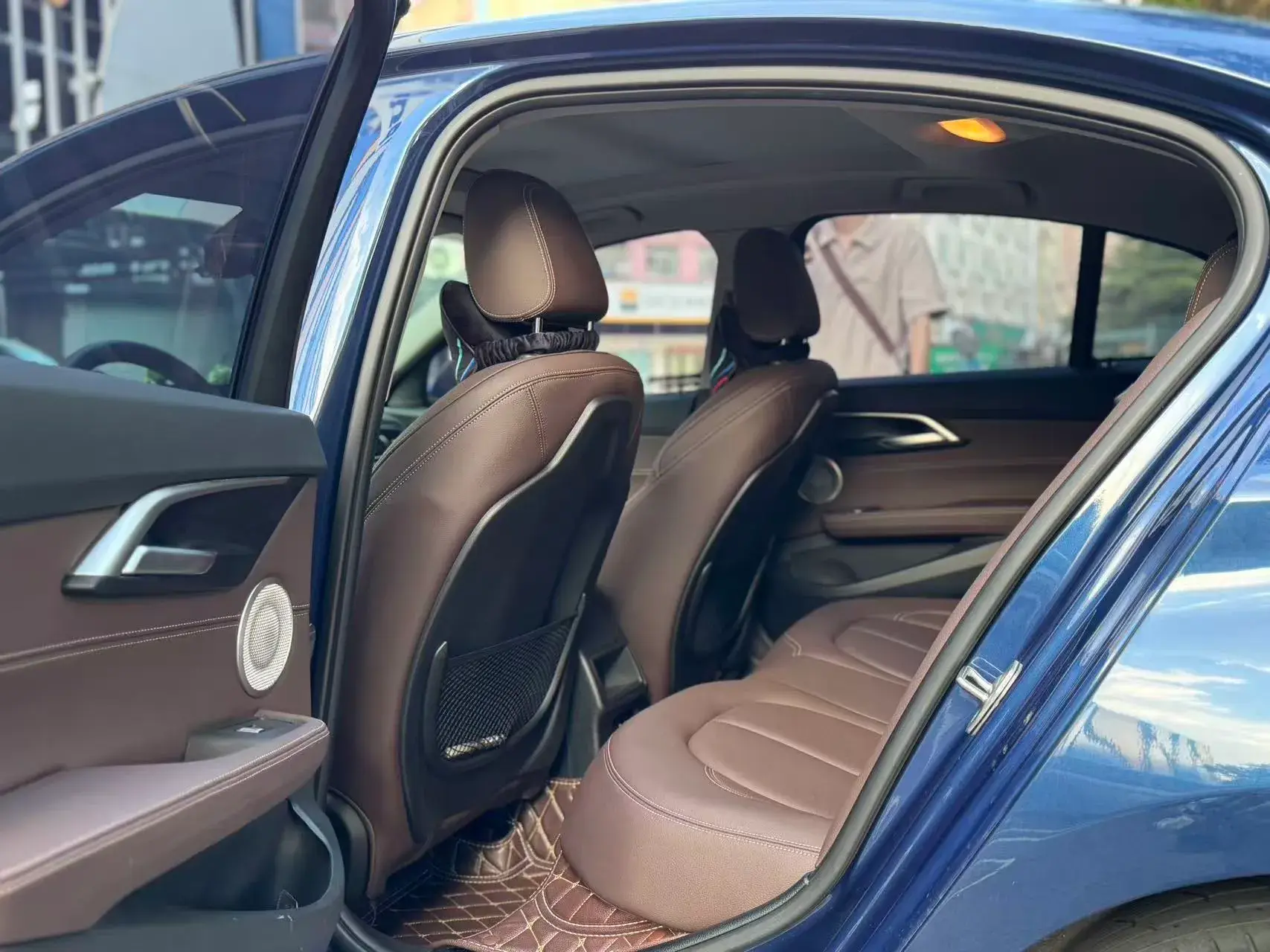 2021 BMW 1 thumbnail 4