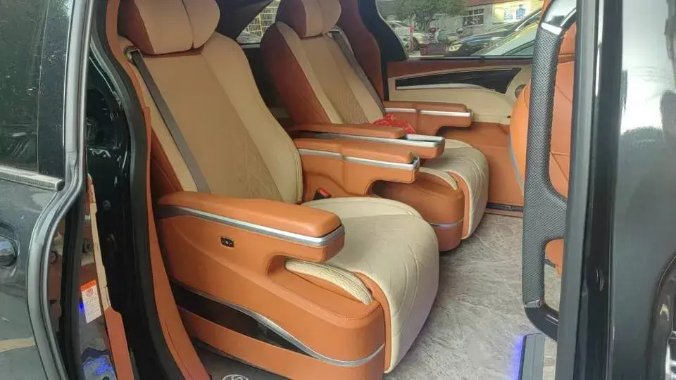 2023 TOYOTA GRANVIA thumbnail 4