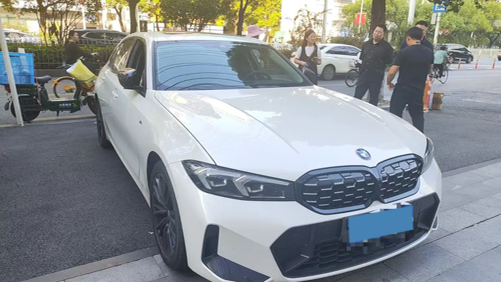 2024 BMW 3 thumbnail 2