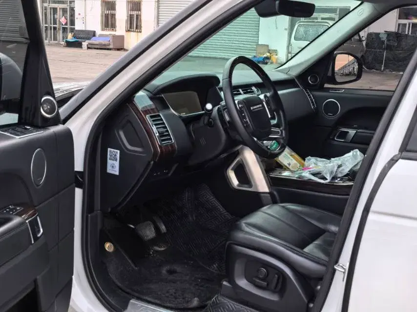 2017 LAND ROVER thumbnail 4