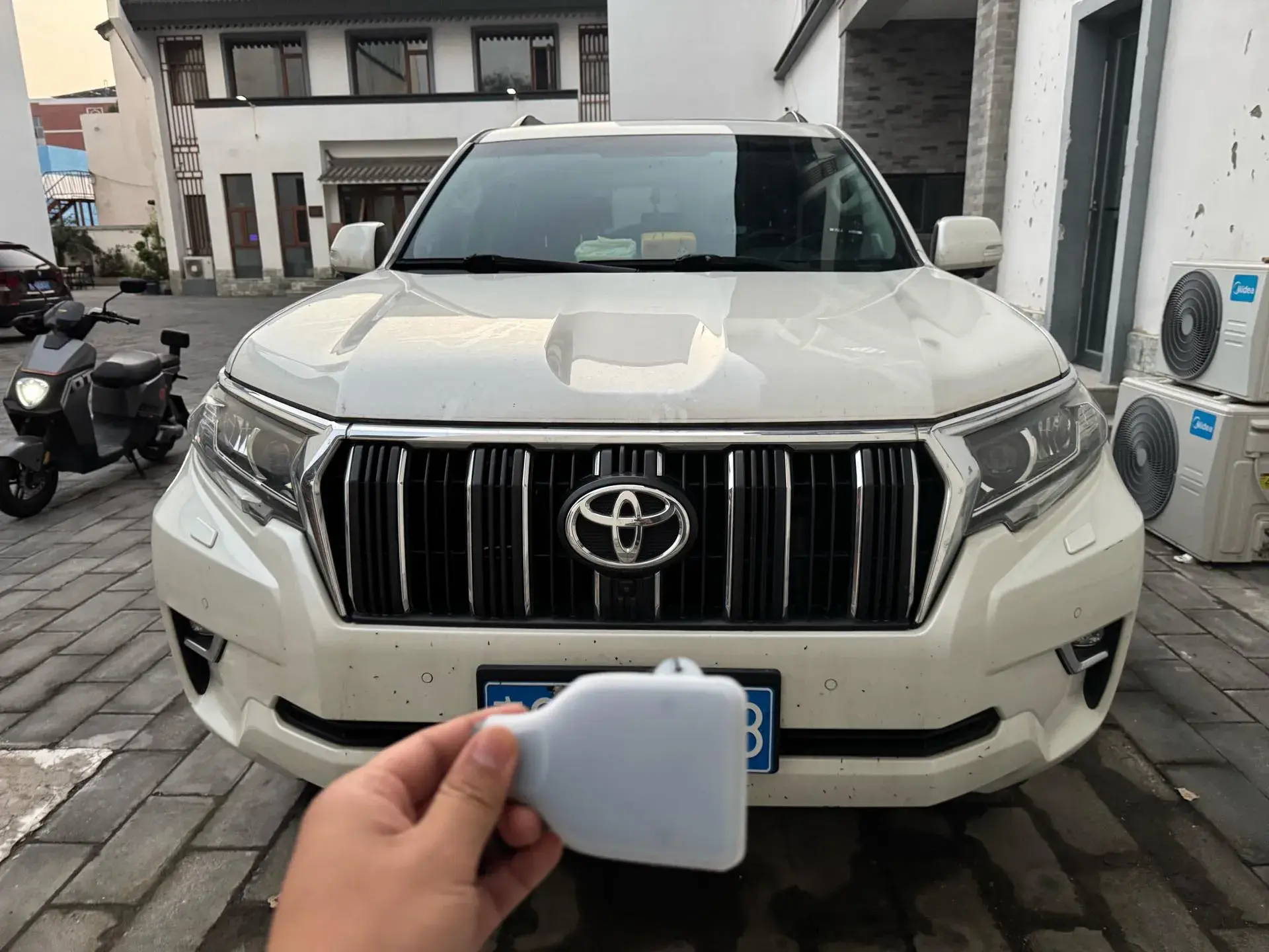 2019 TOYOTA LAND thumbnail 2