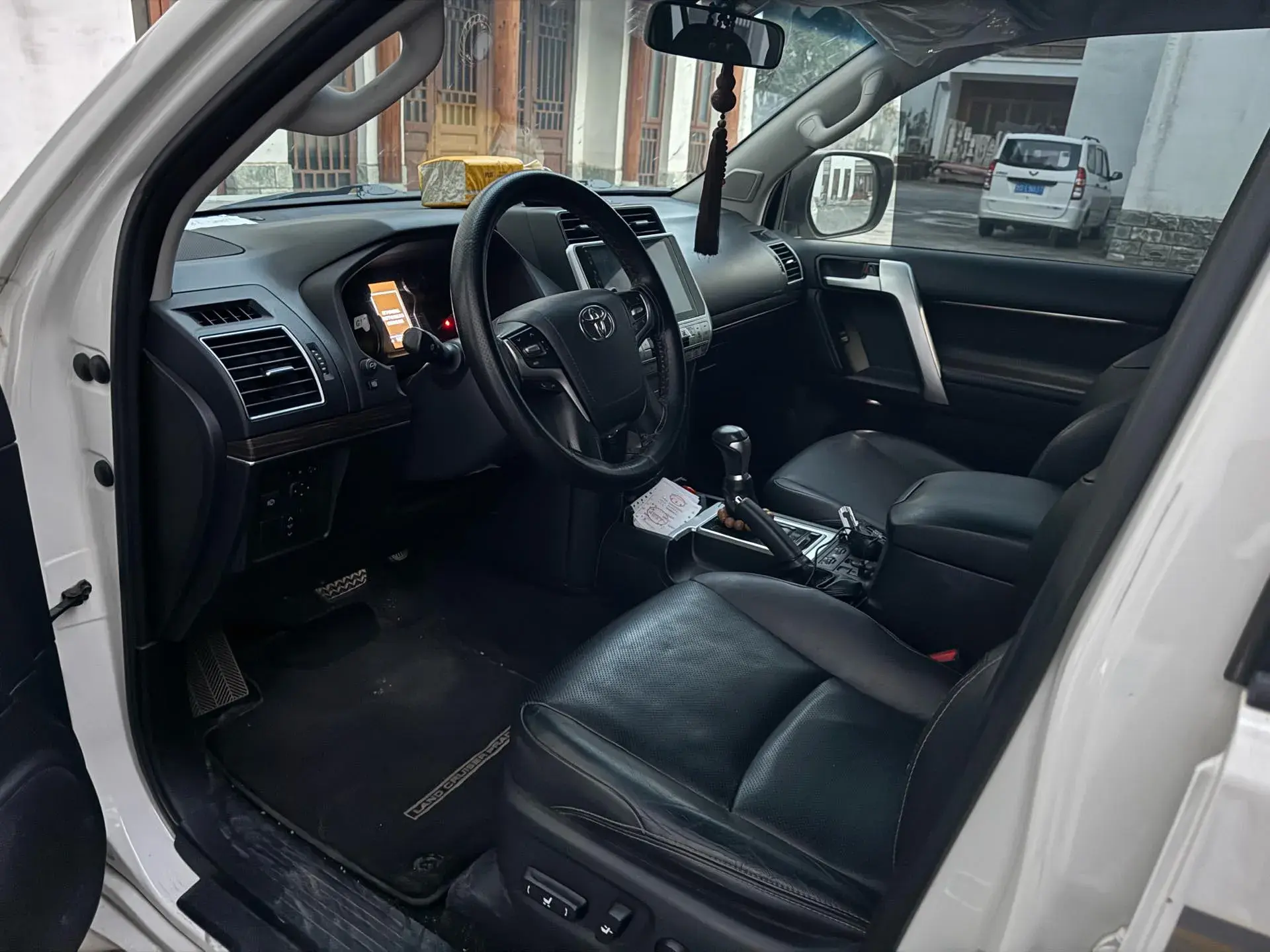 2019 TOYOTA LAND thumbnail 4