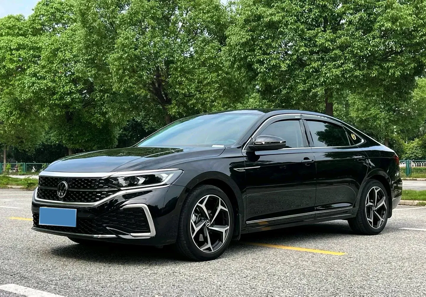 2024 VOLKSWAGEN PASSAT view 1