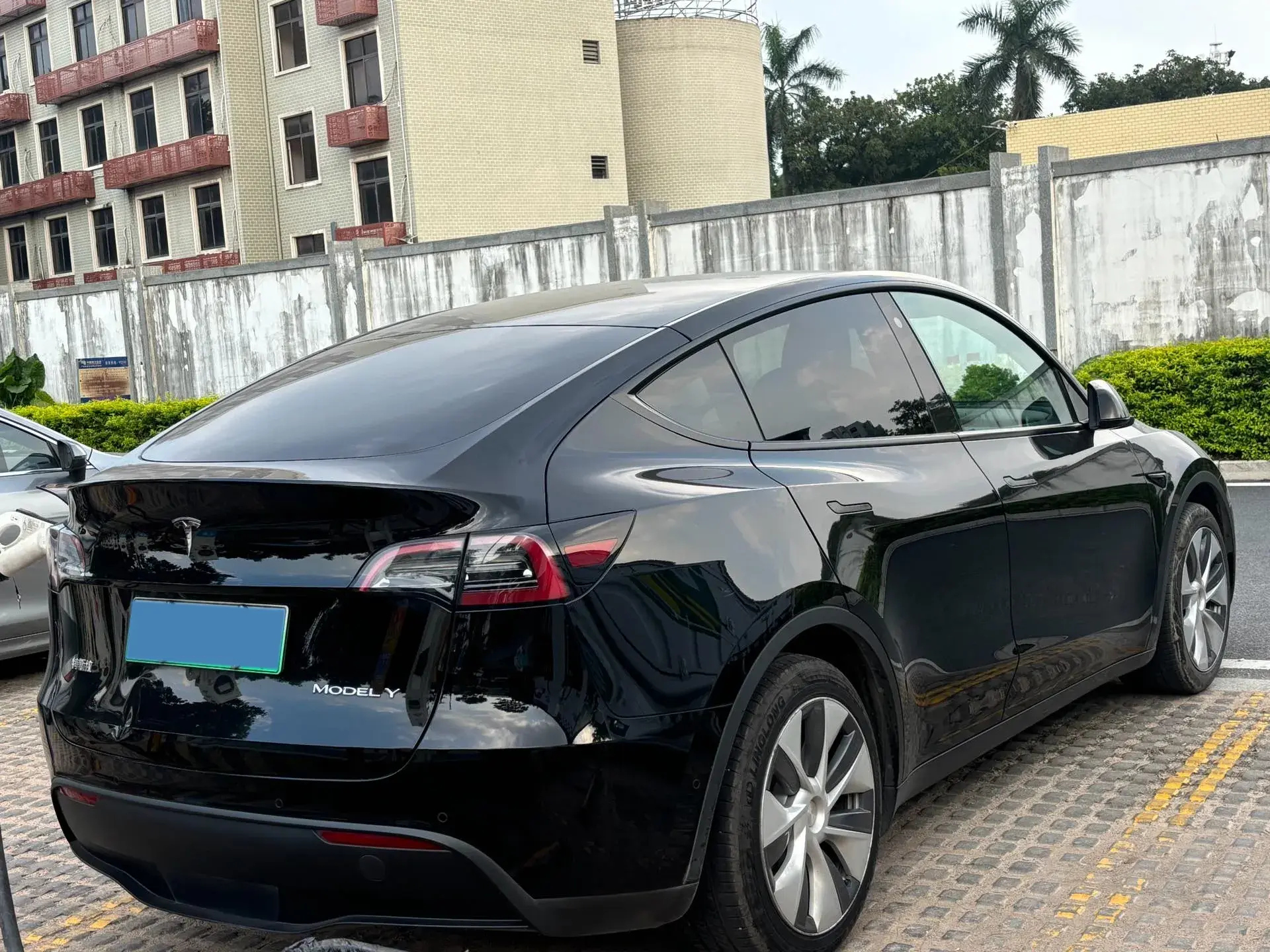 2022 TESLA MODEL thumbnail 2