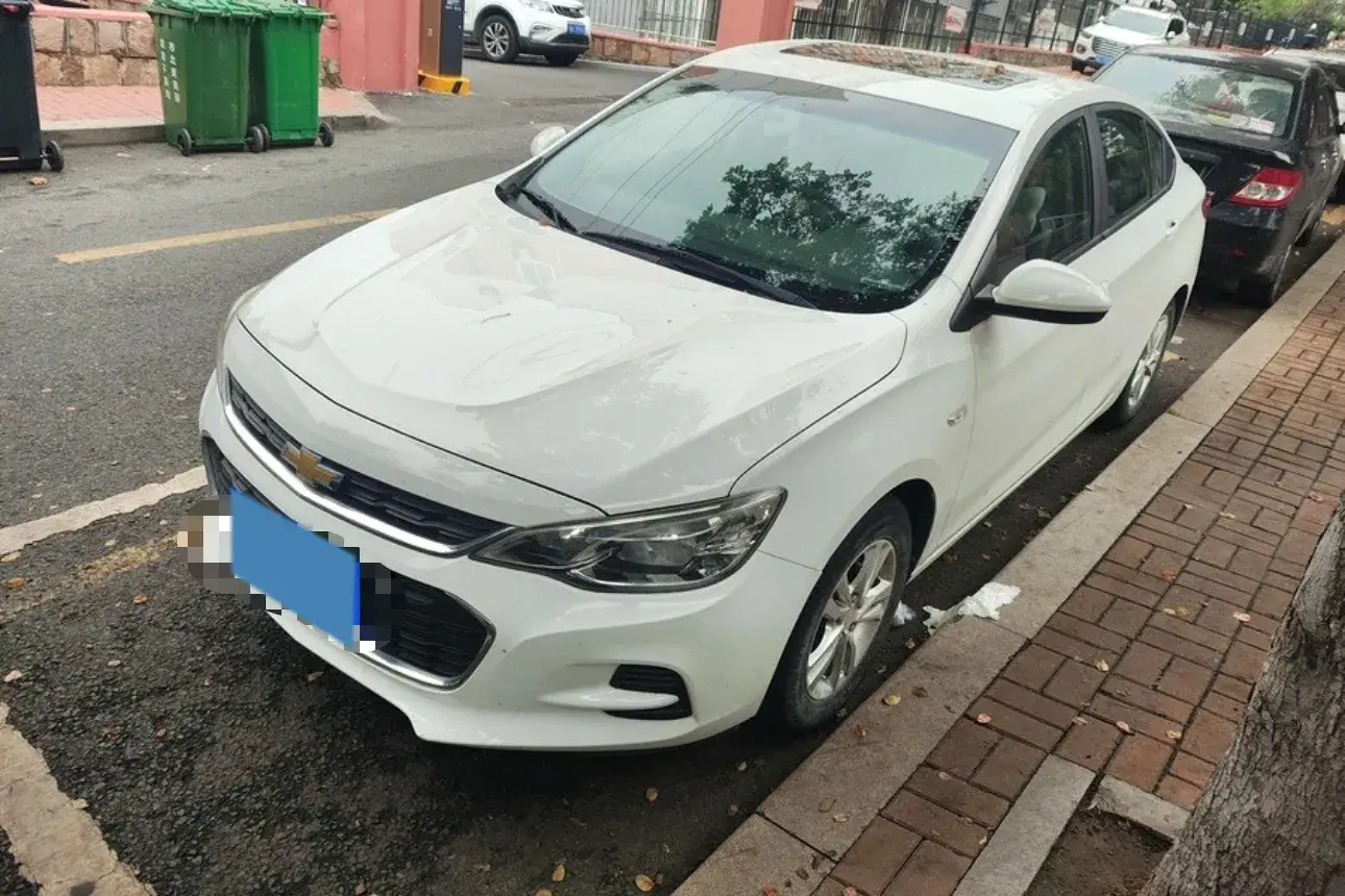 2019 CHEVROLET CAVALIER view 1