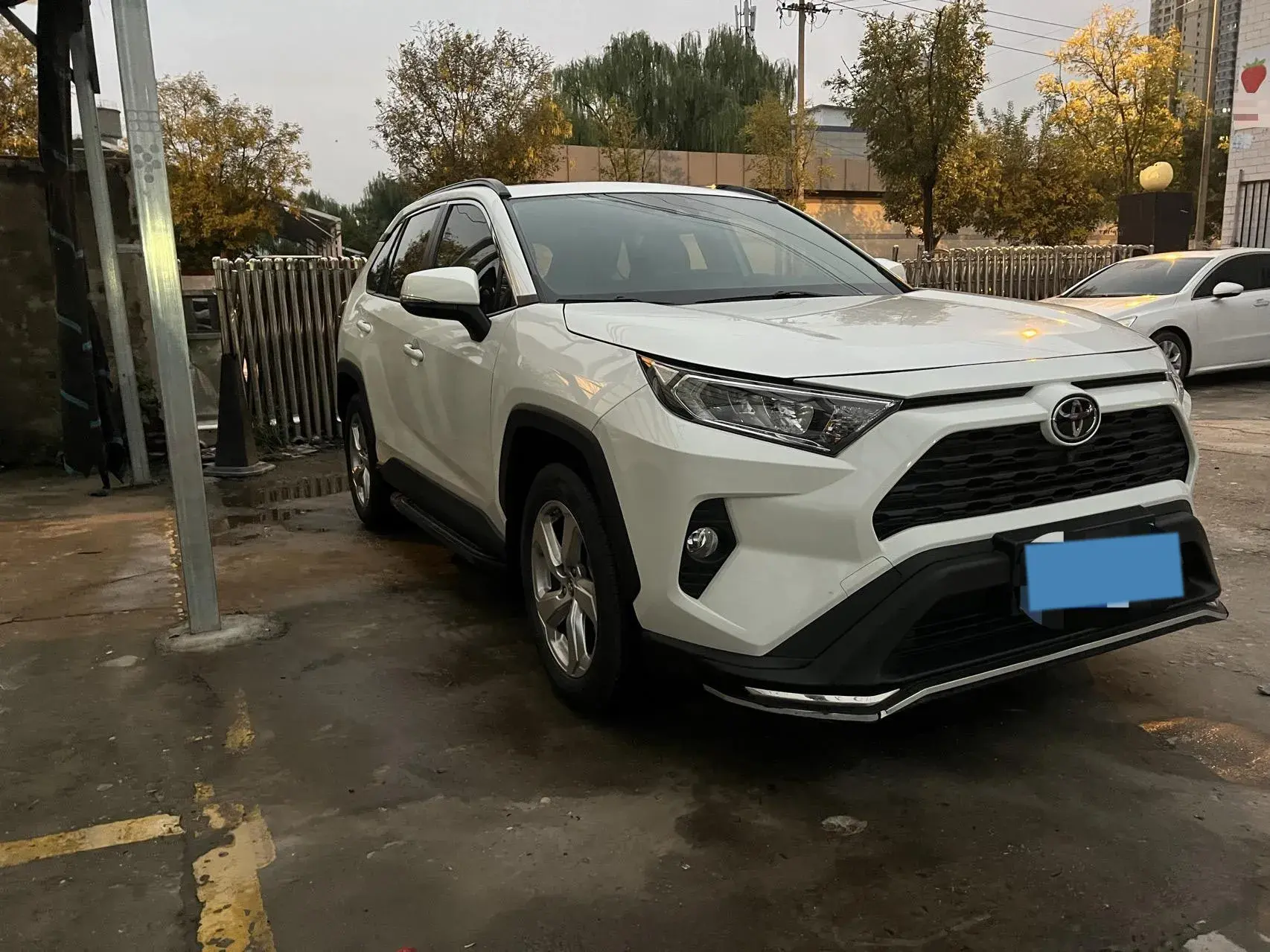 2020 TOYOTA RAV4 thumbnail 2
