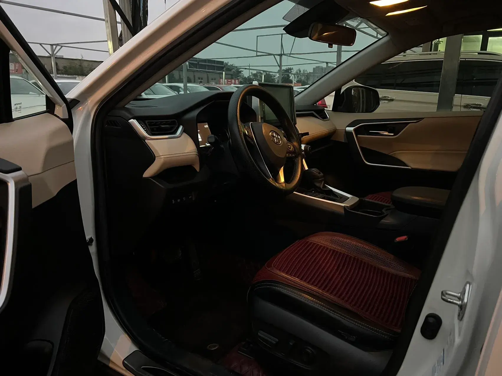 2020 TOYOTA RAV4 thumbnail 3