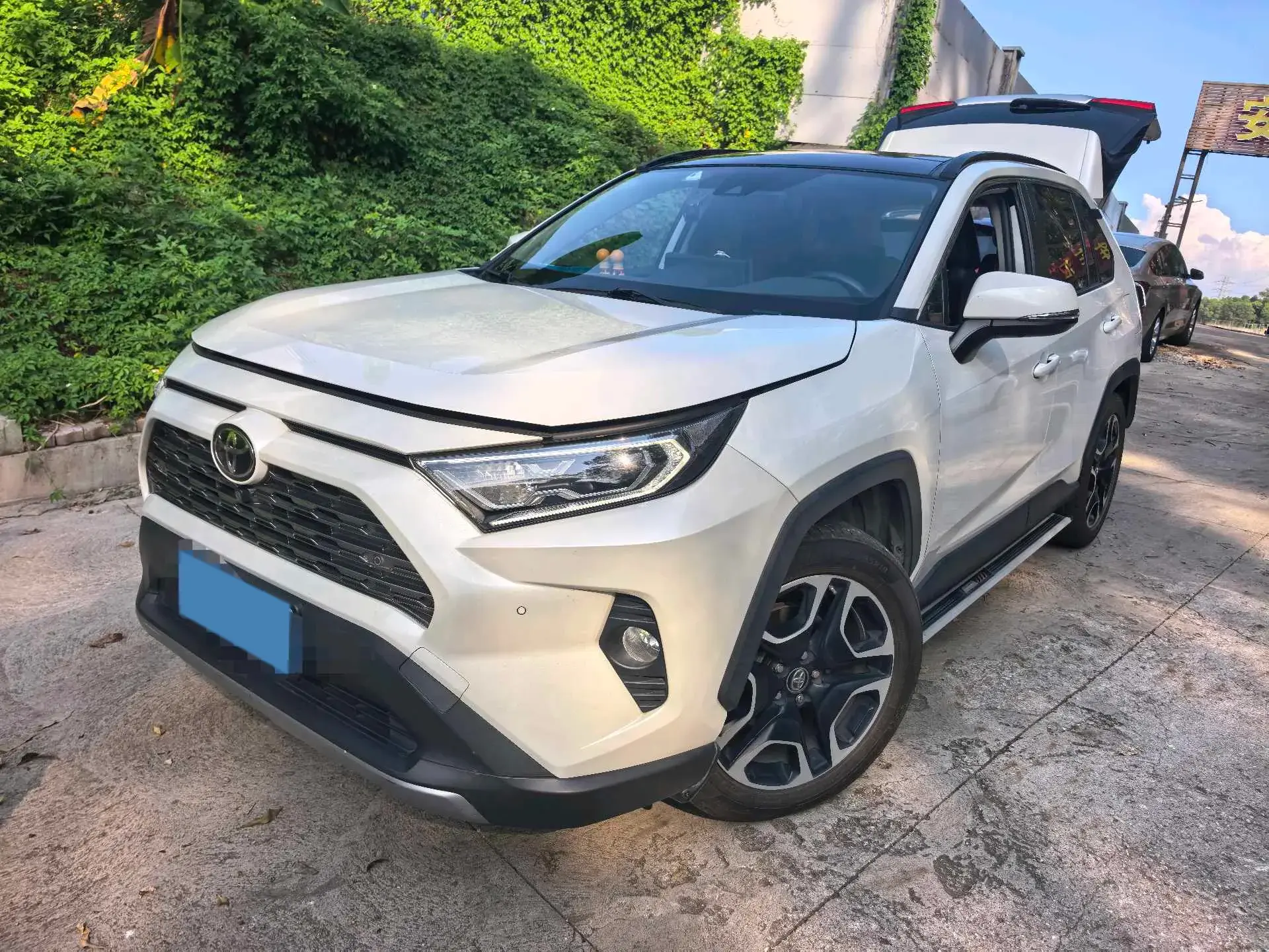2020 TOYOTA RAV4 view 1