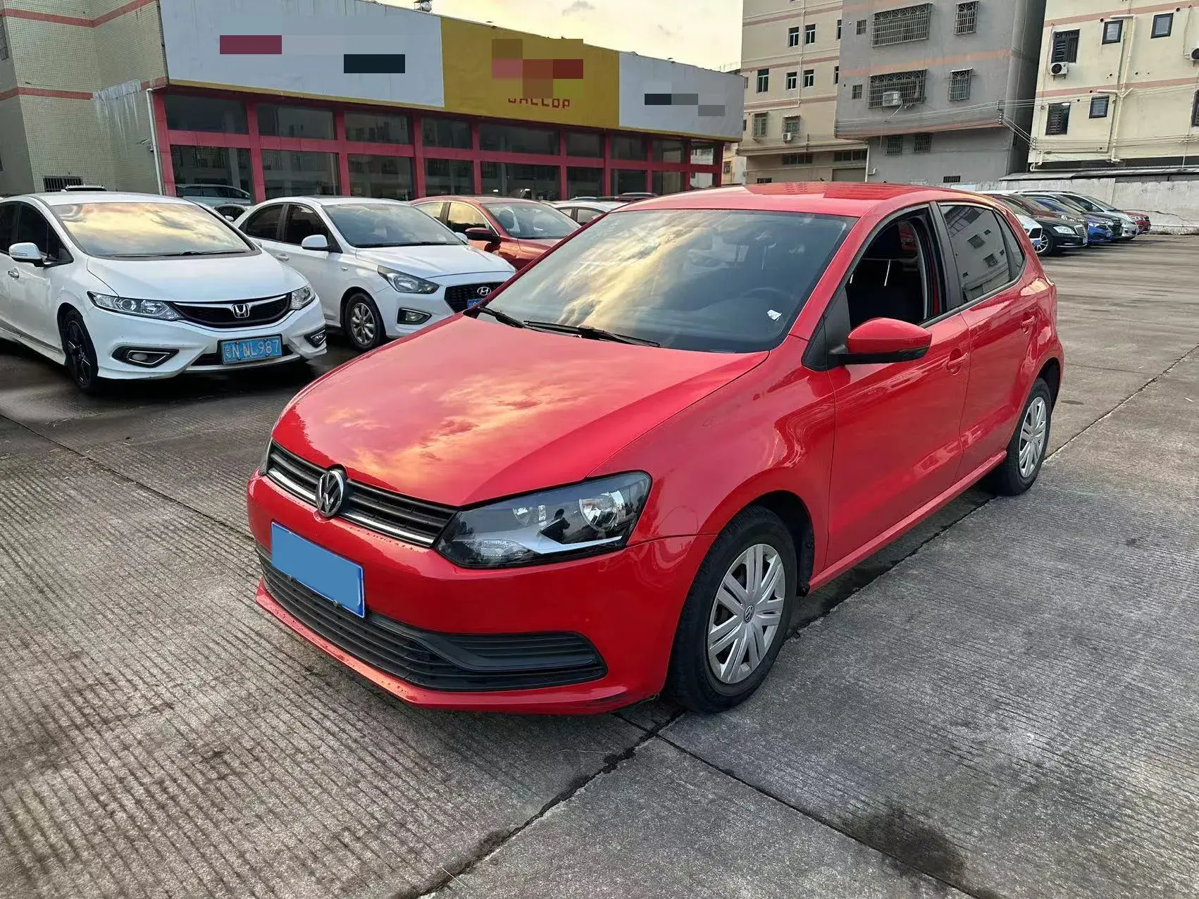 2016 VOLKSWAGEN POLO view 1