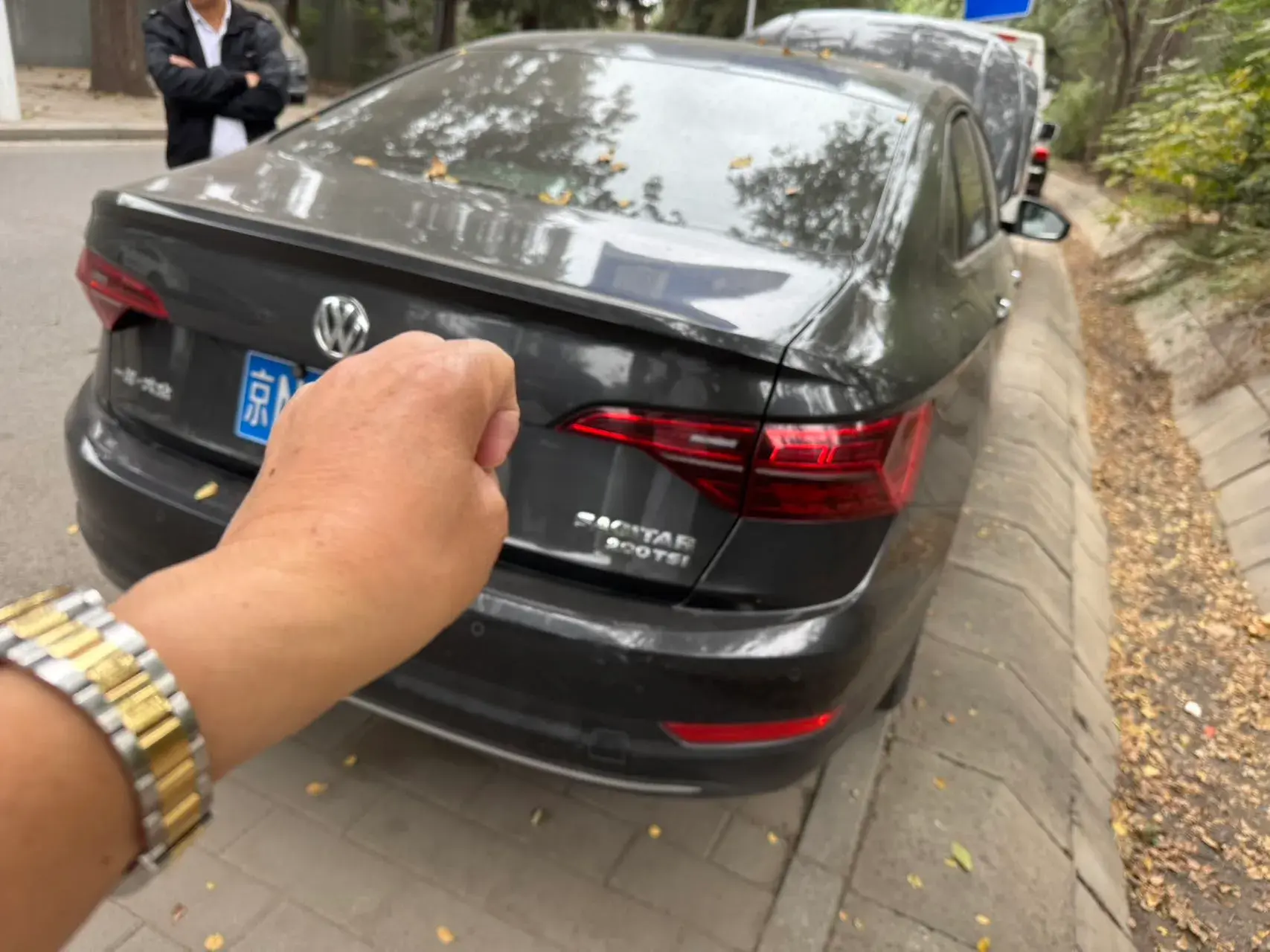 2019 VOLKSWAGEN SAGITAR thumbnail 2