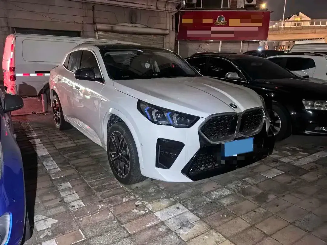 2024 BMW X2 thumbnail 3