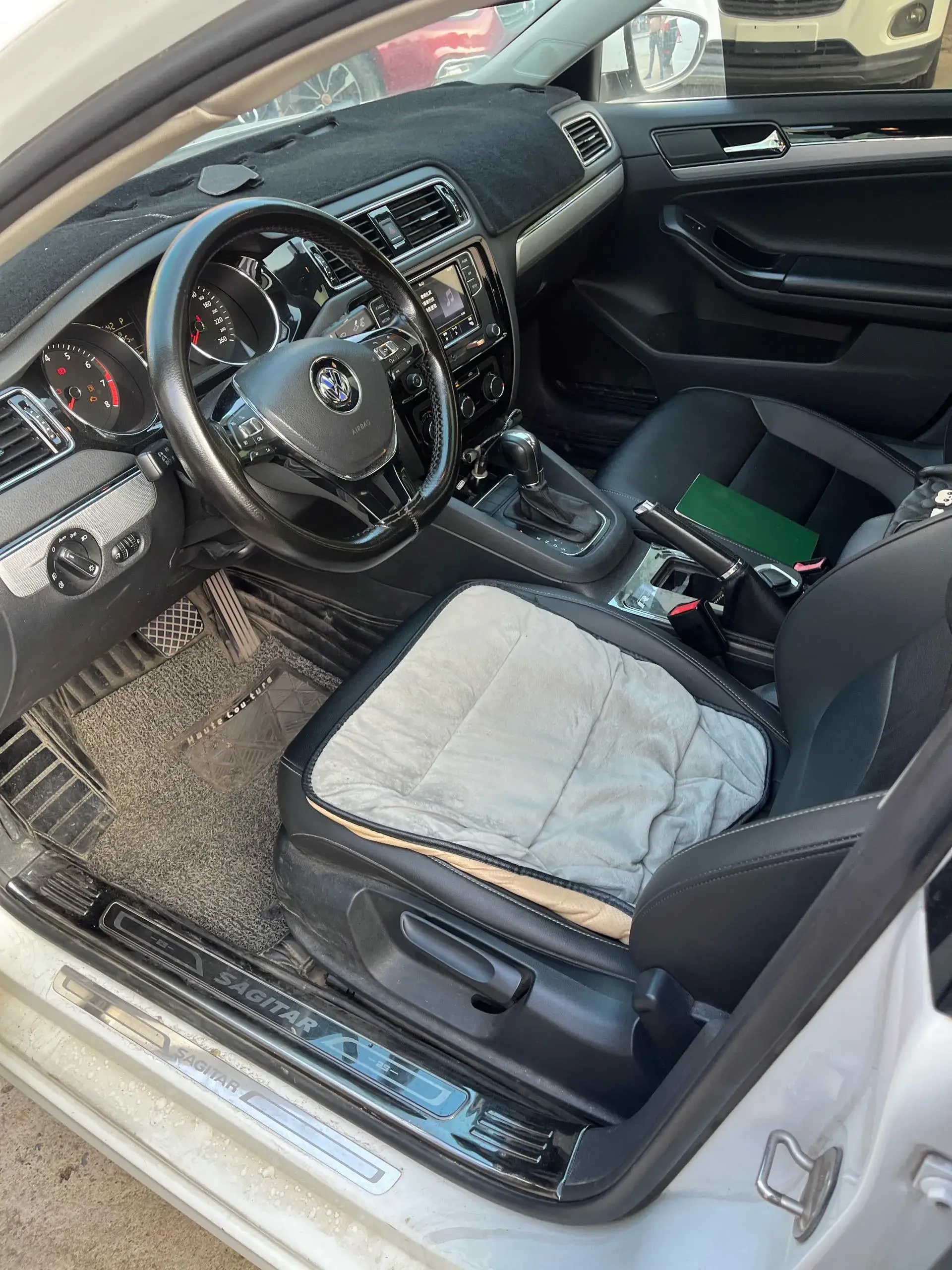 2018 VOLKSWAGEN SAGITAR thumbnail 2