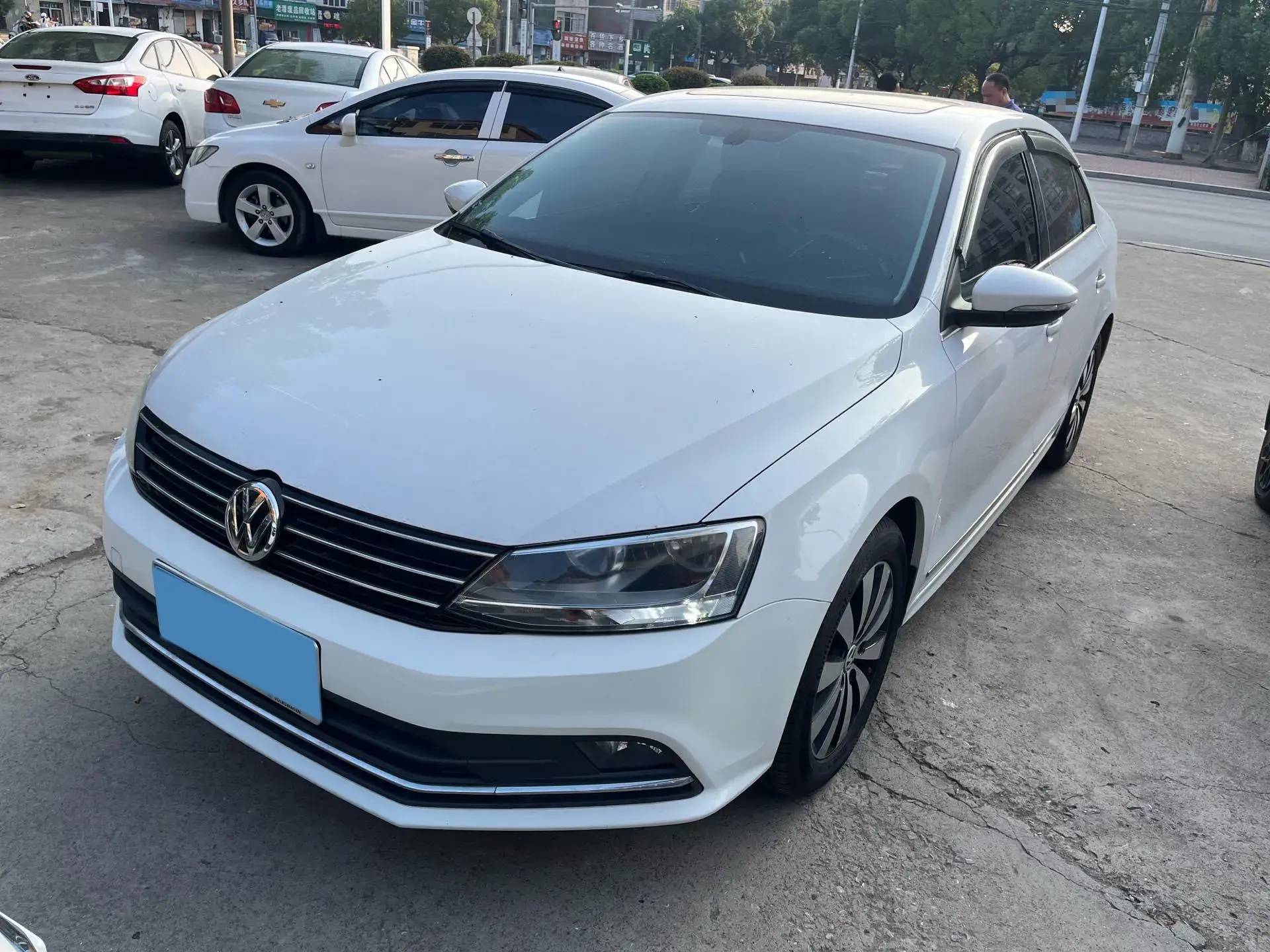 2018 VOLKSWAGEN SAGITAR view 1