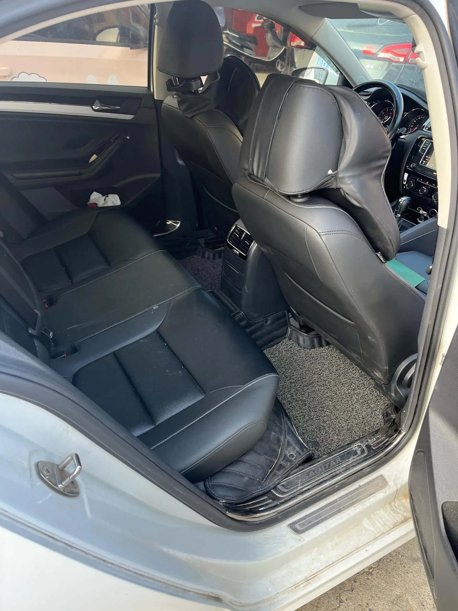 2018 VOLKSWAGEN SAGITAR thumbnail 3