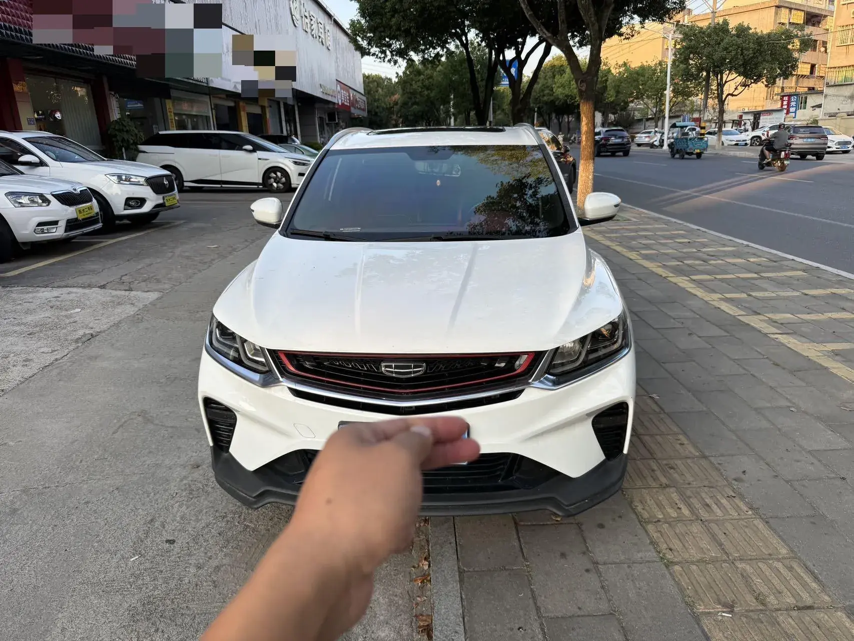 2019 GEELY COOLRAY thumbnail 2