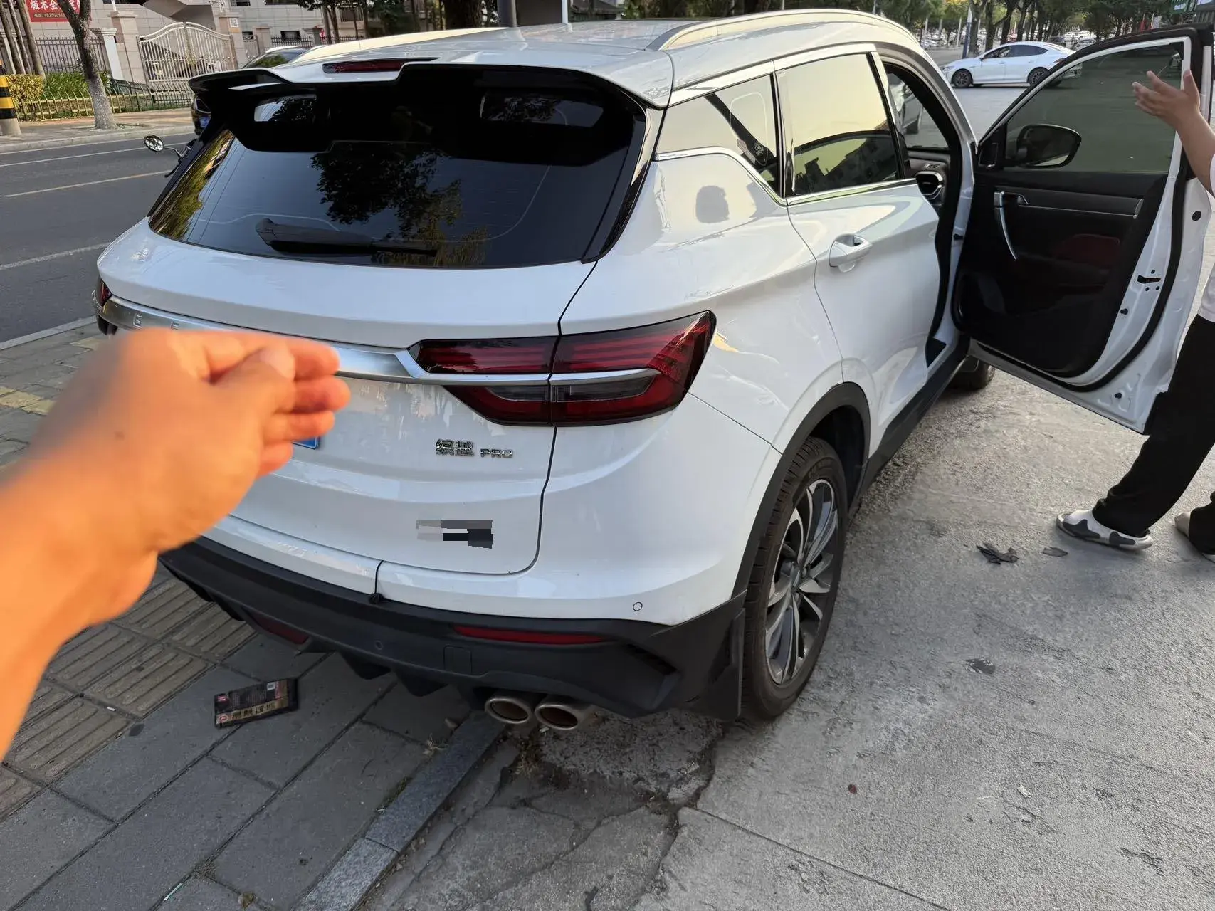 2019 GEELY COOLRAY thumbnail 3
