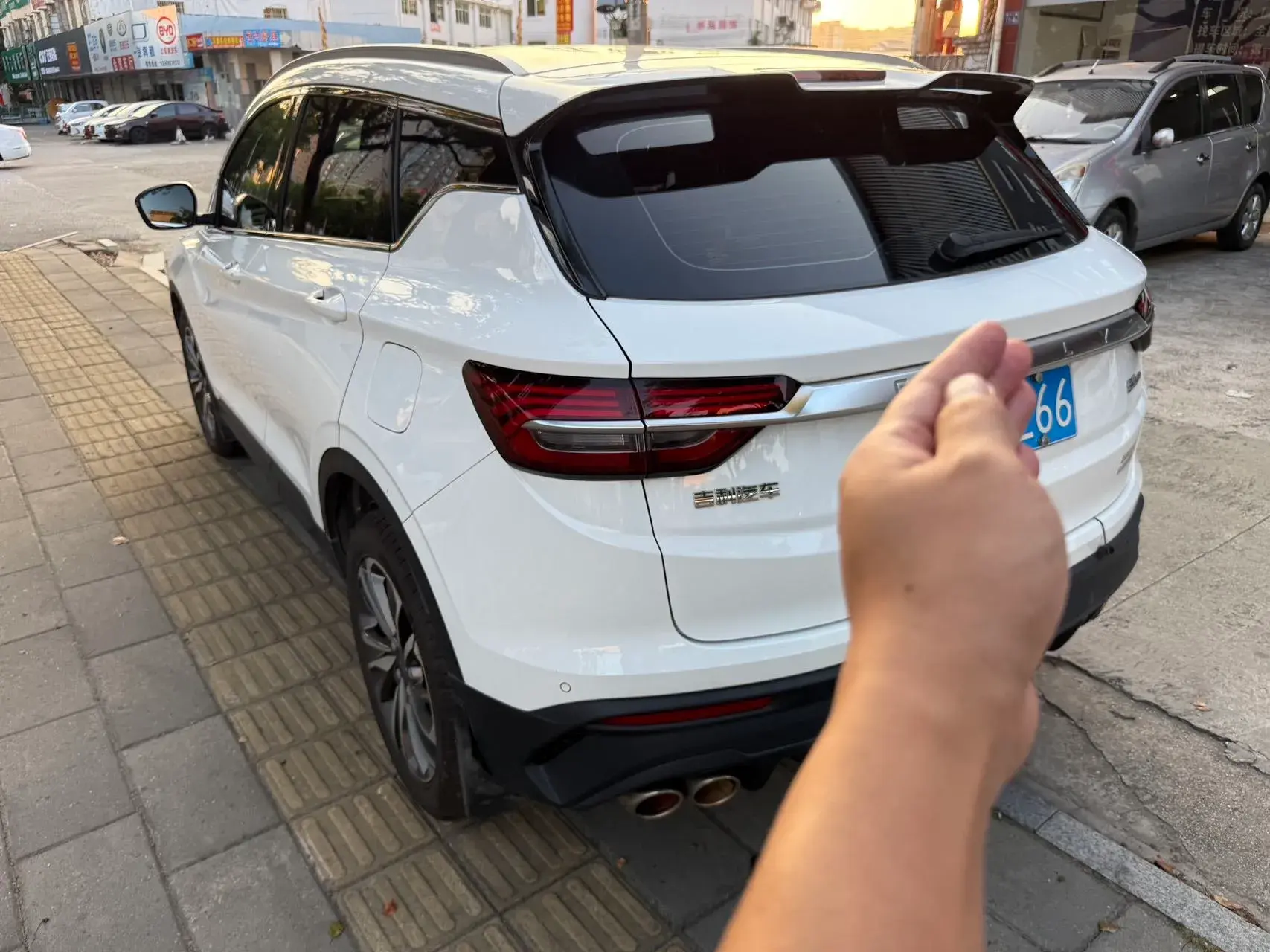 2019 GEELY COOLRAY thumbnail 4