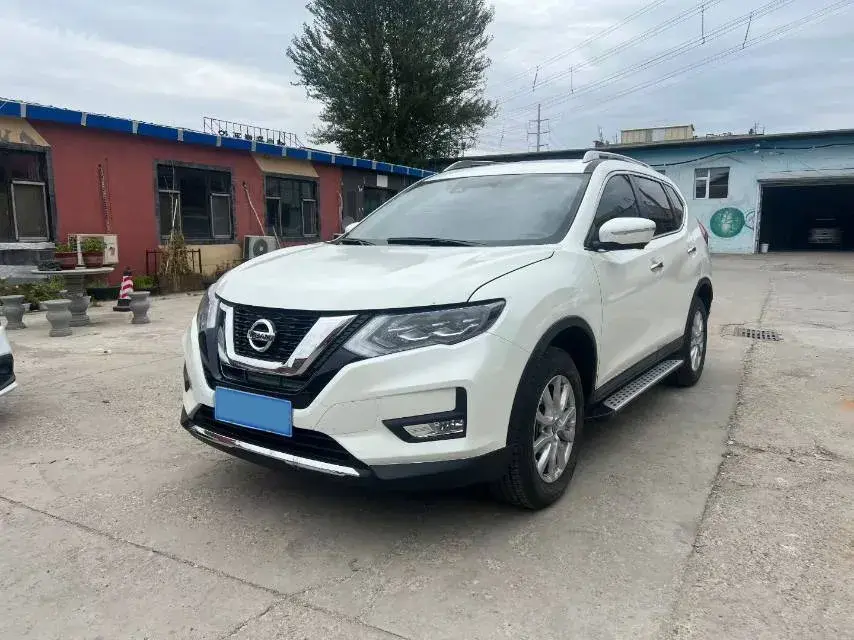 2023 NISSAN X-TRAIL view 1