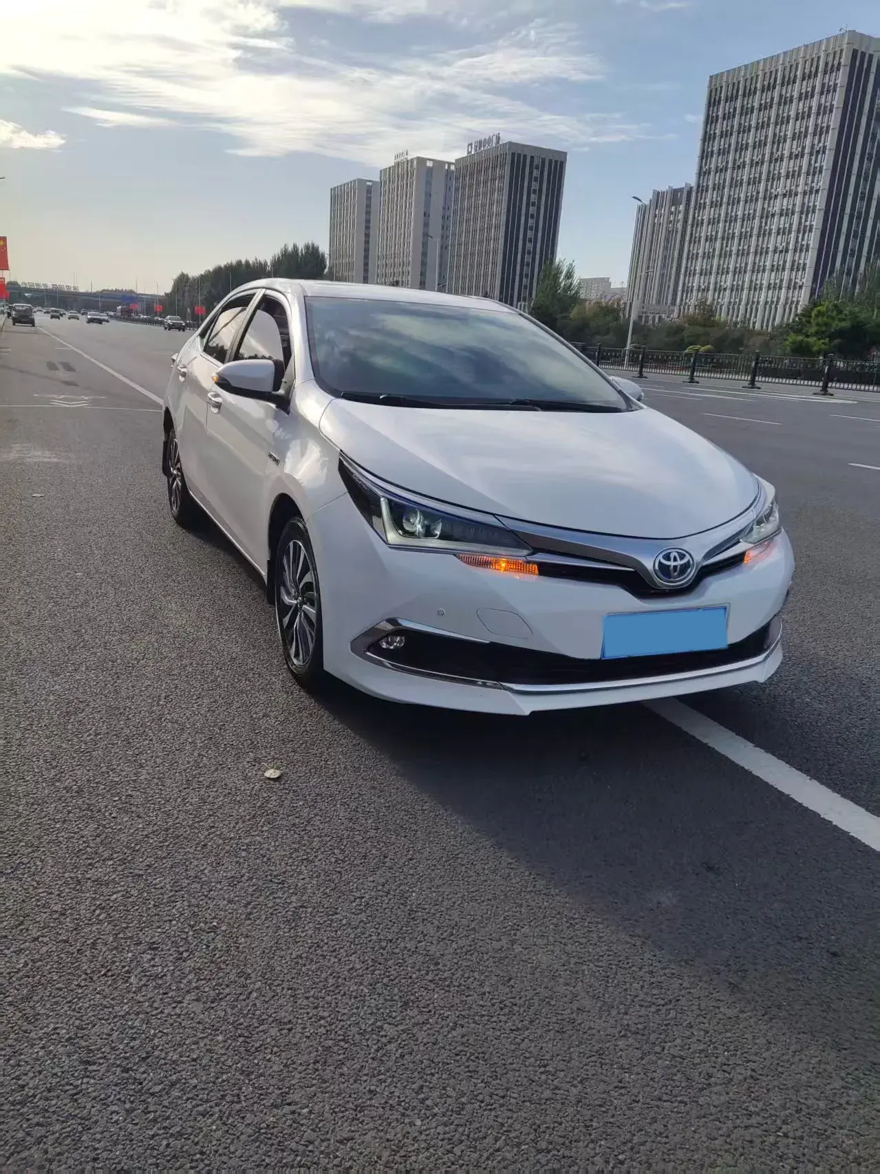 2018 TOYOTA COROLLA thumbnail 3