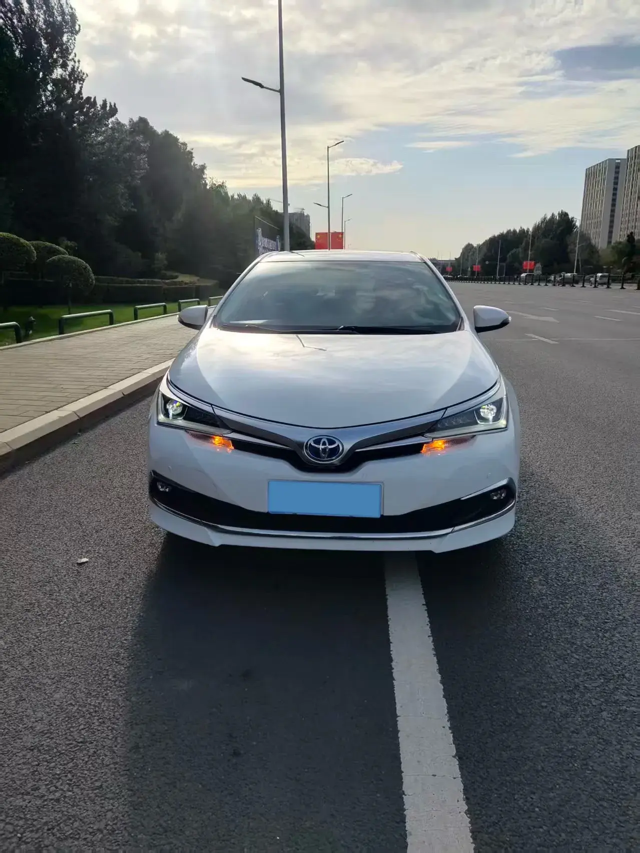 2018 TOYOTA COROLLA thumbnail 2