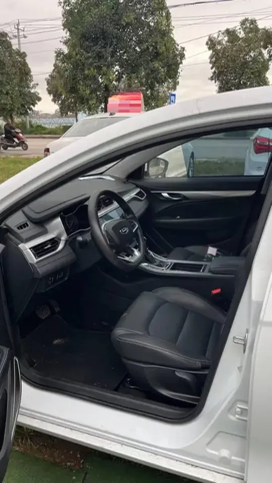 2020 GEELY EMGRAND thumbnail 4