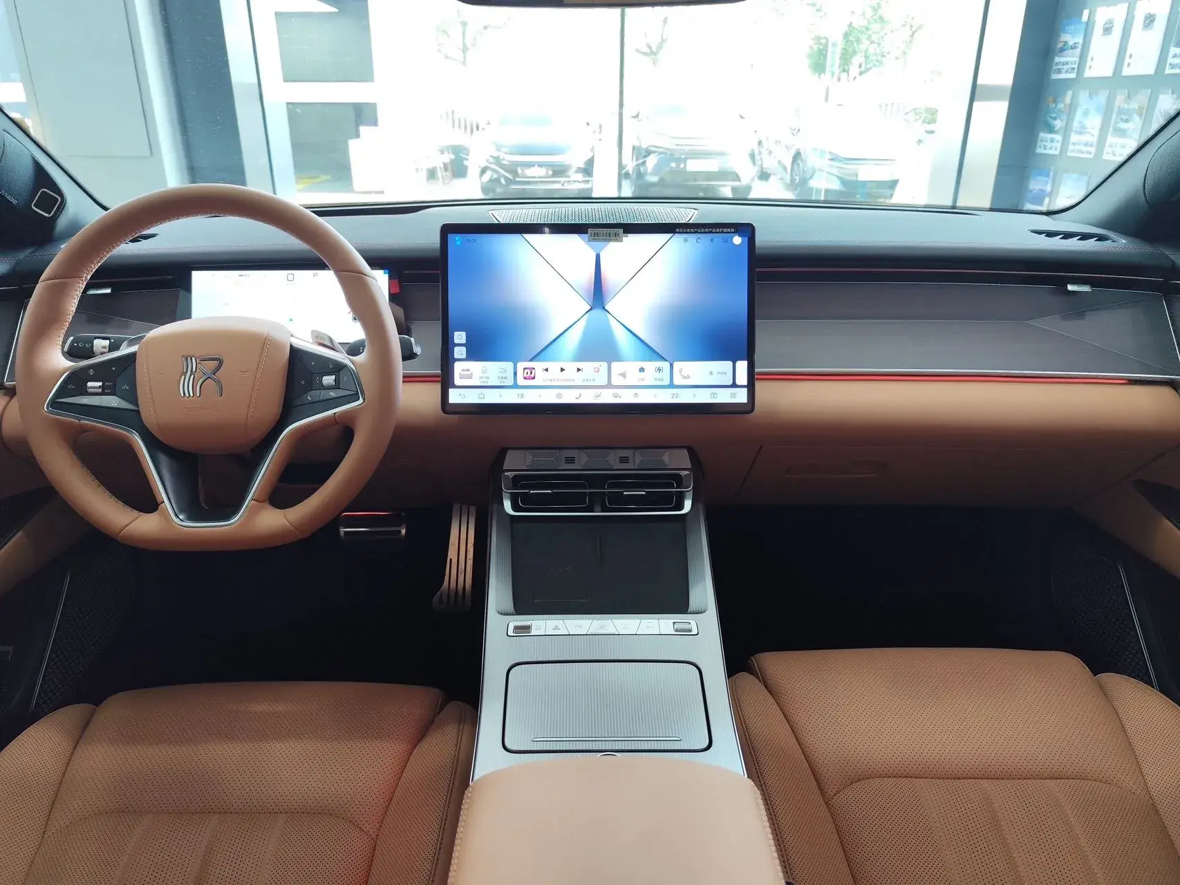 2025 BYD HANL thumbnail 4