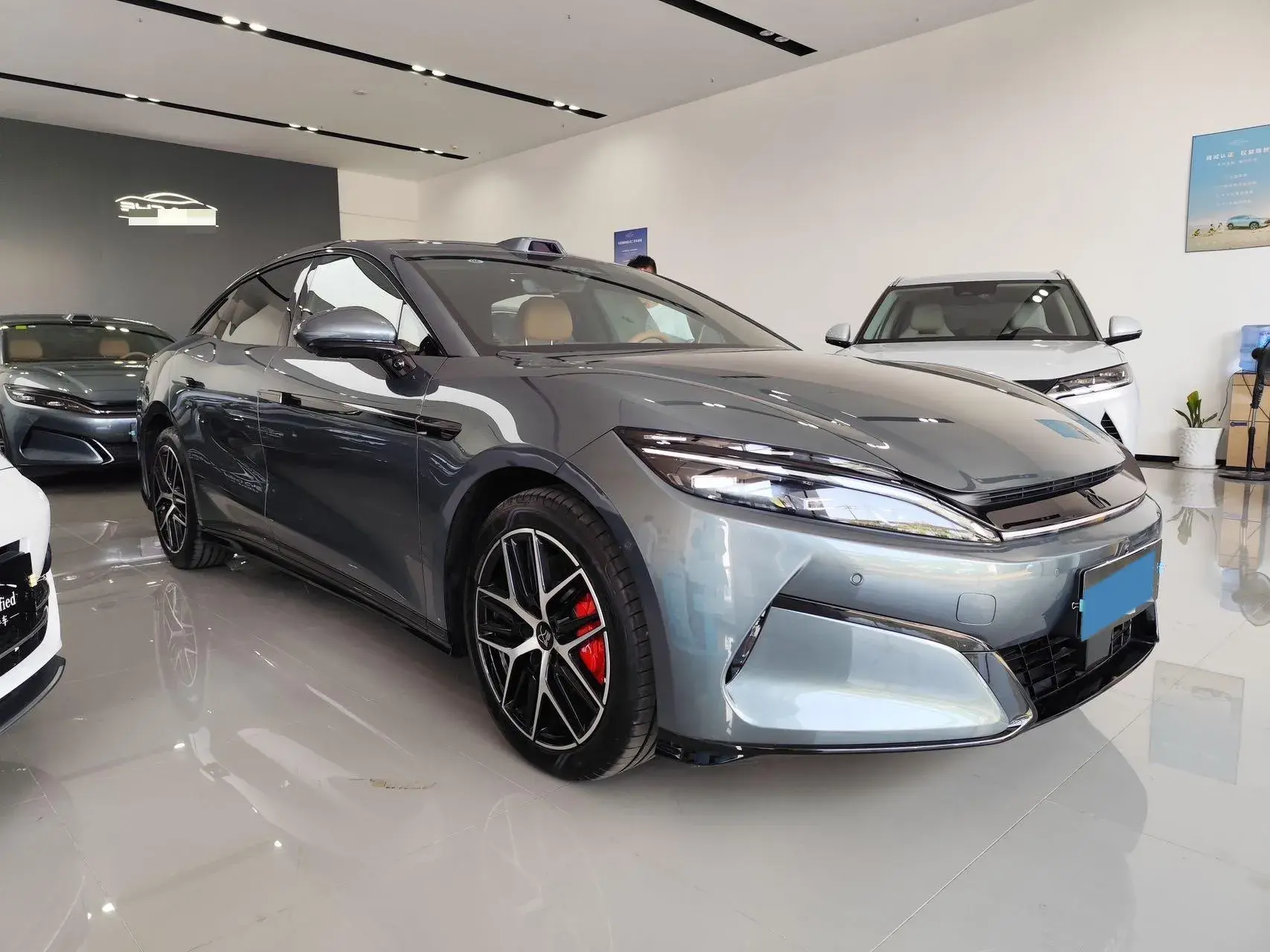 2025 BYD HANL thumbnail 3