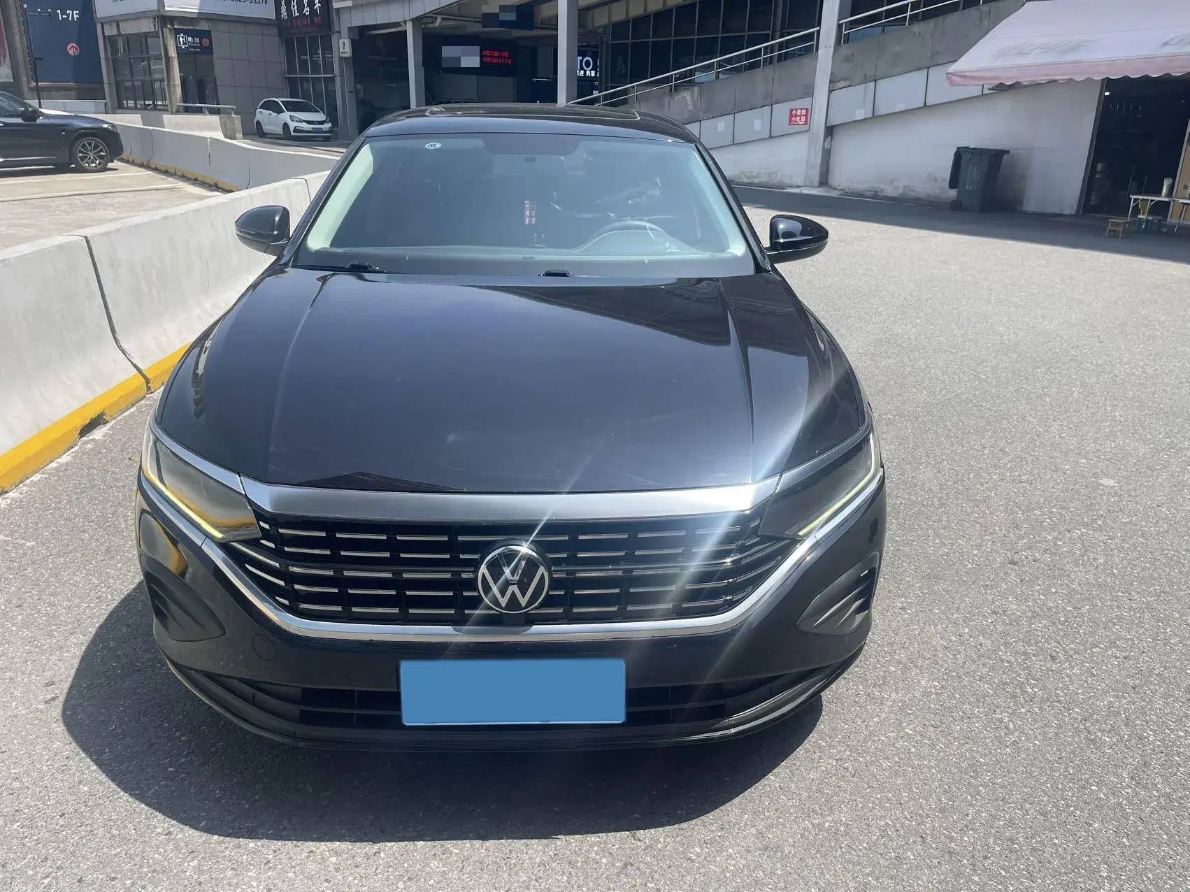 2022 VOLKSWAGEN PASSAT thumbnail 2