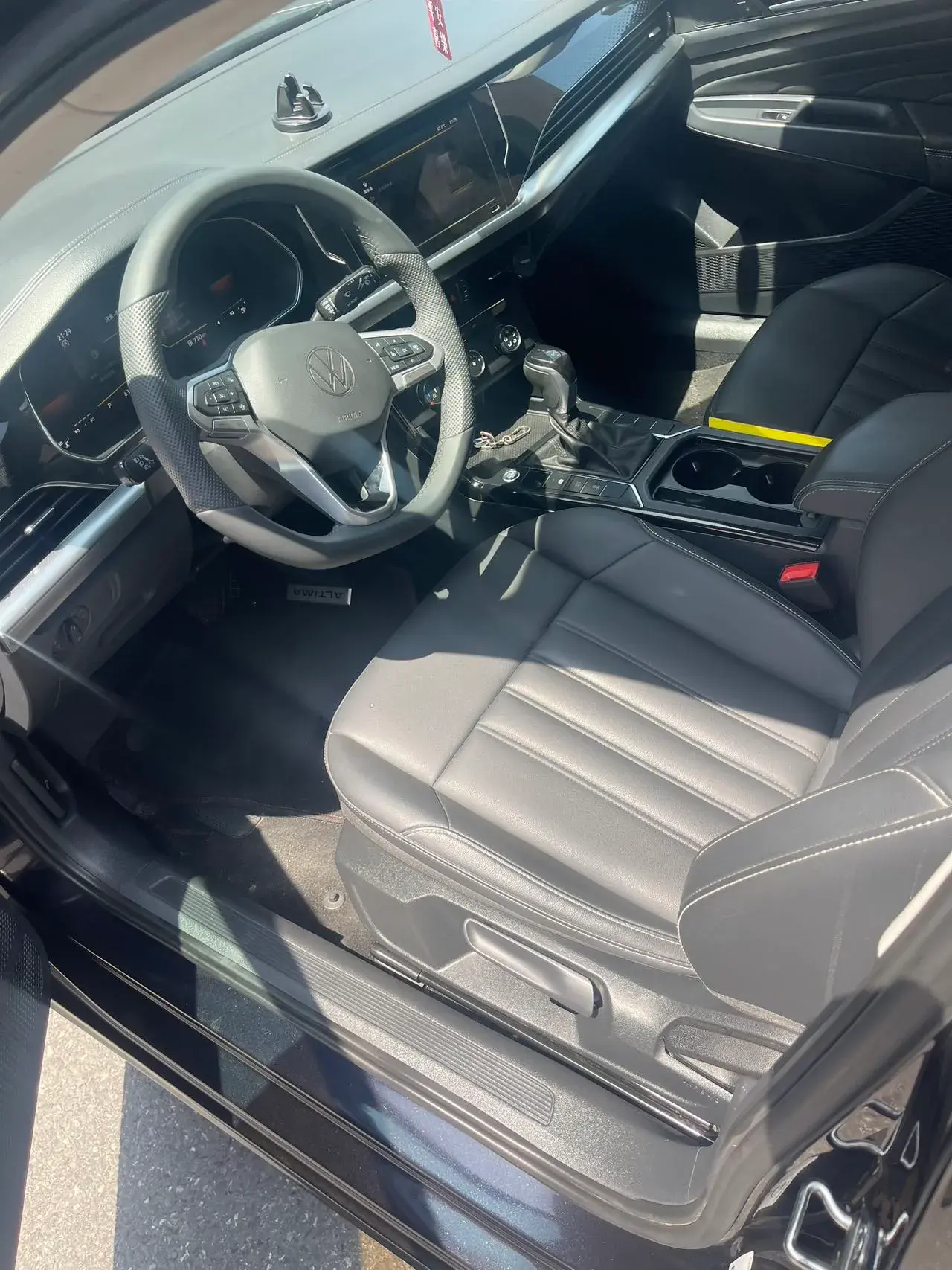 2022 VOLKSWAGEN PASSAT thumbnail 4