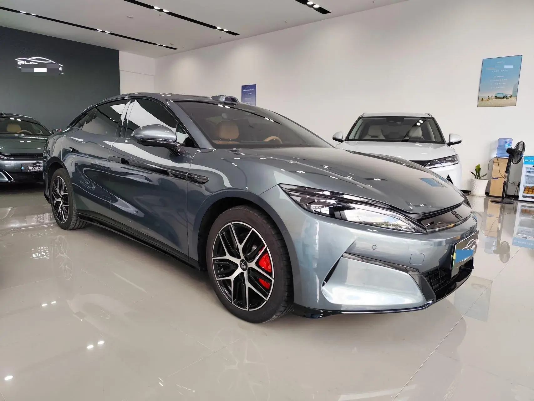 2025 BYD HANL thumbnail 3