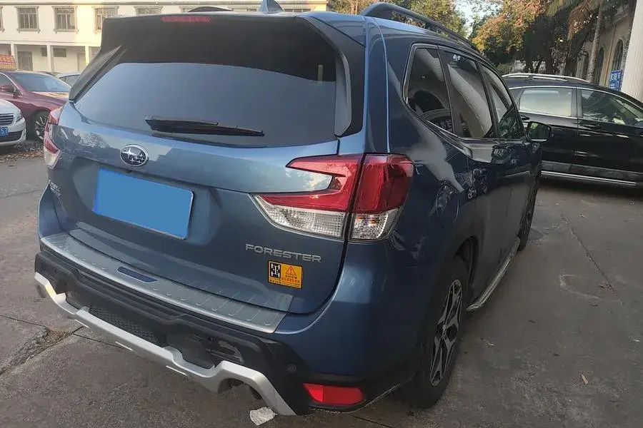 2021 SUBARU FORESTER thumbnail 2