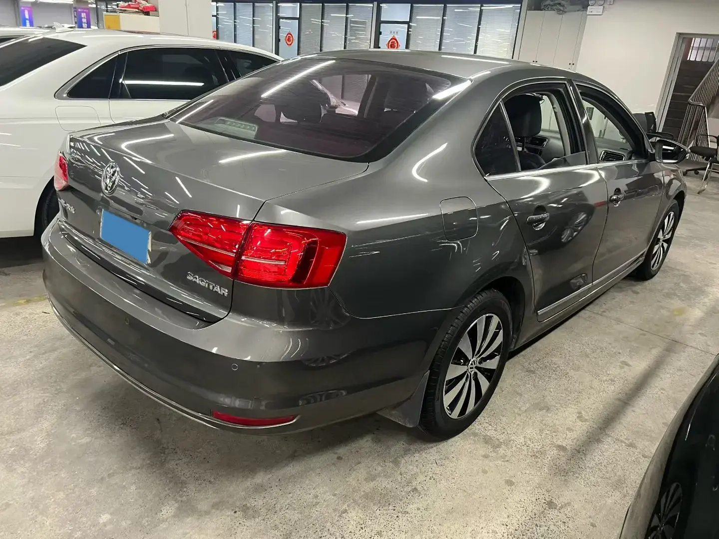 2018 VOLKSWAGEN SAGITAR thumbnail 3