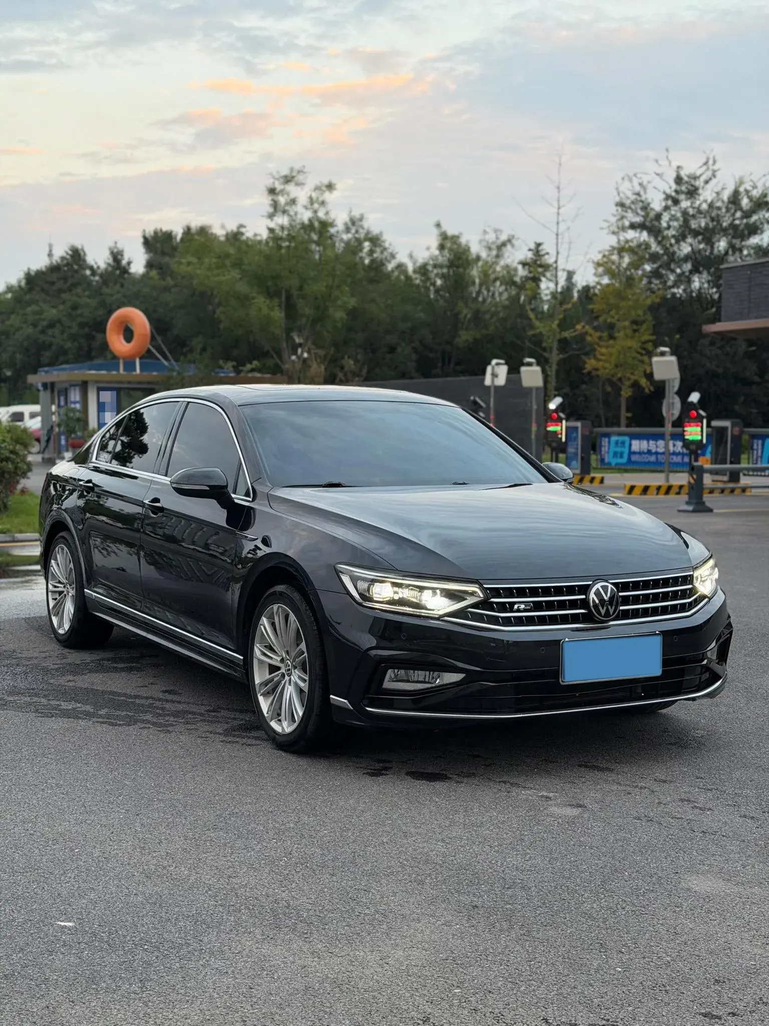 2023 VOLKSWAGEN MAGOTAN thumbnail 3