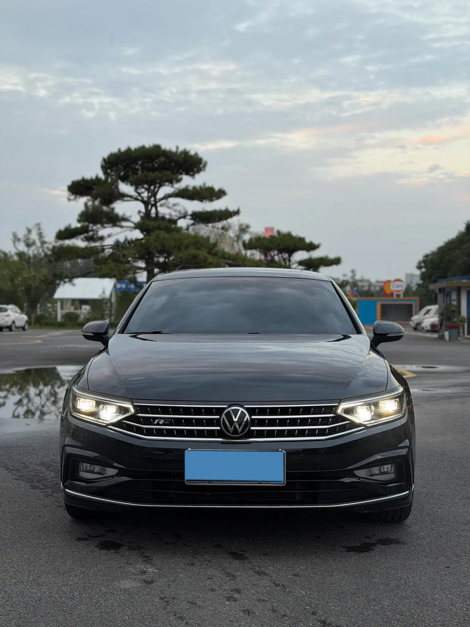 2023 VOLKSWAGEN MAGOTAN thumbnail 2