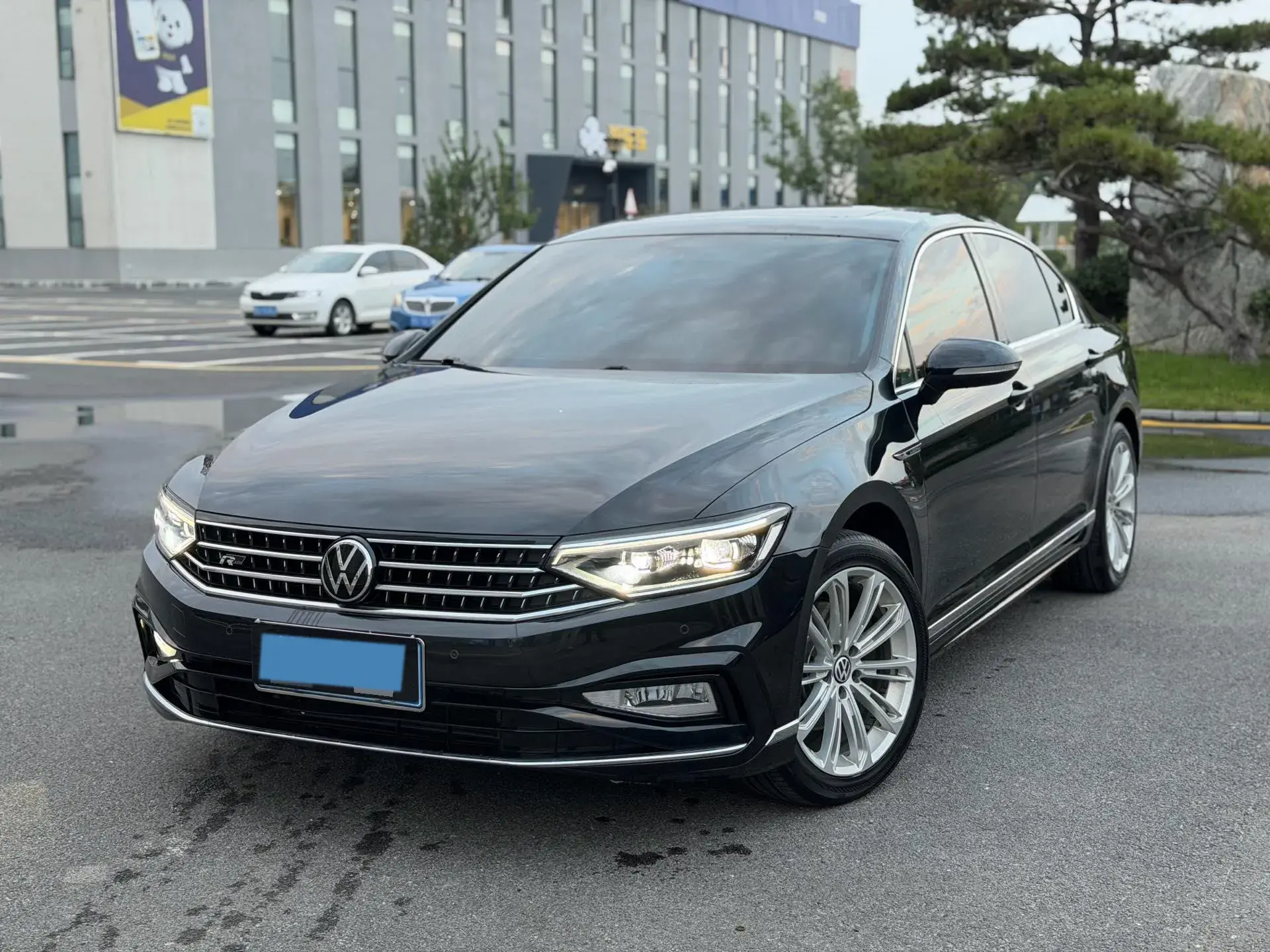 2023 VOLKSWAGEN MAGOTAN view 1