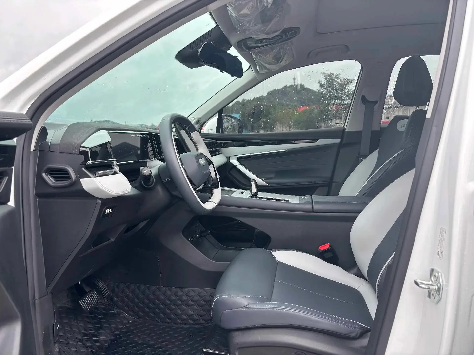 2024 GEELY STARRAY thumbnail 4