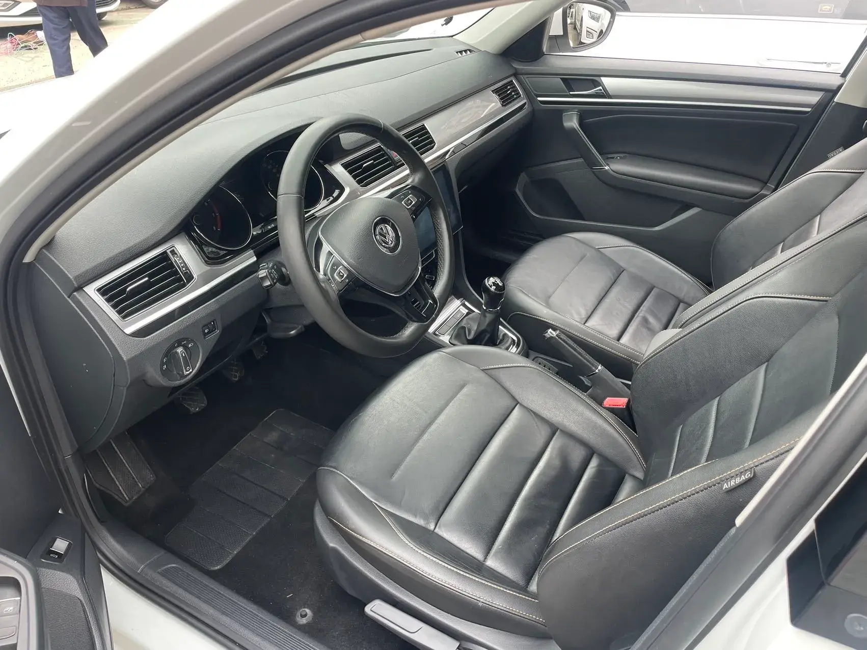 2018 VOLKSWAGEN BORA thumbnail 3