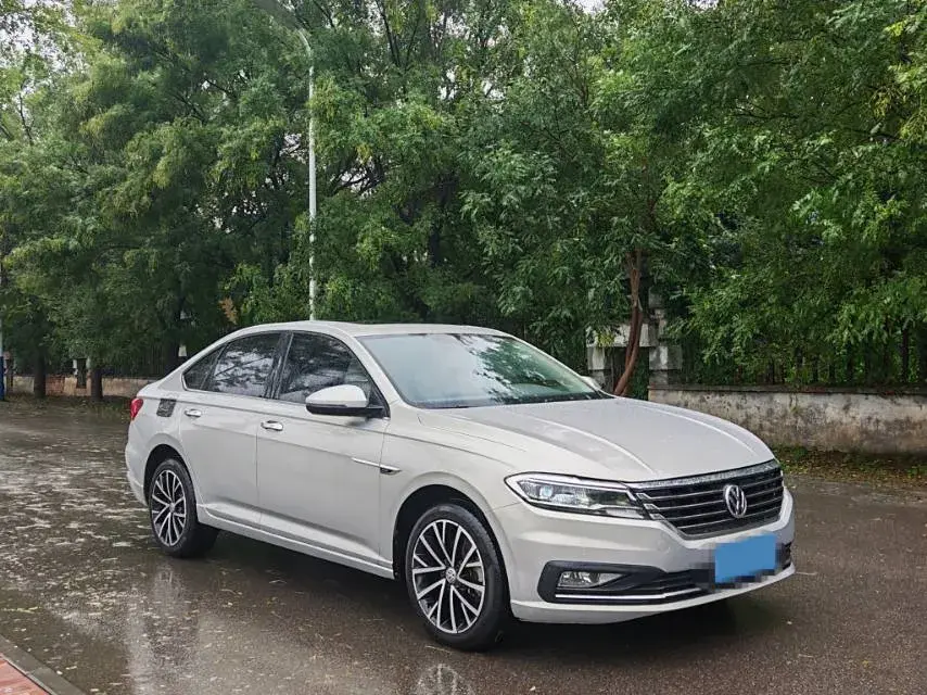 2018 VOLKSWAGEN LAVIDA thumbnail 3