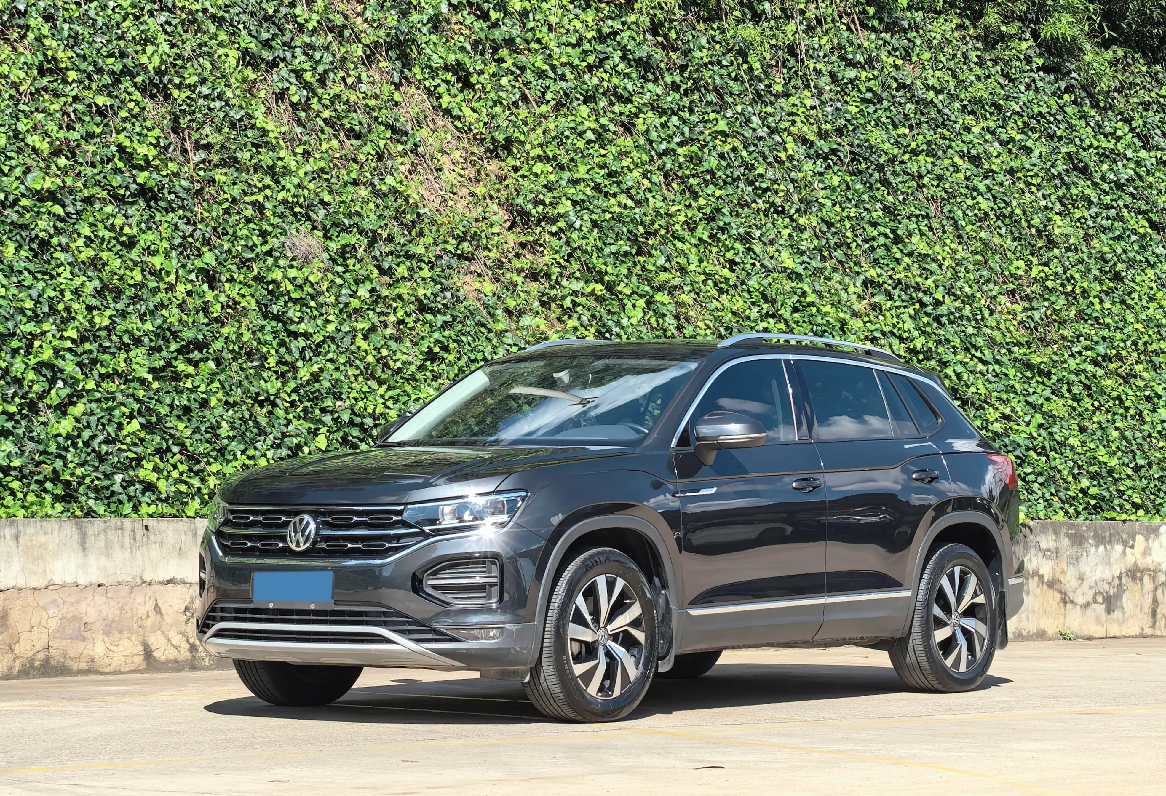 2022 VOLKSWAGEN TAYRON view 1