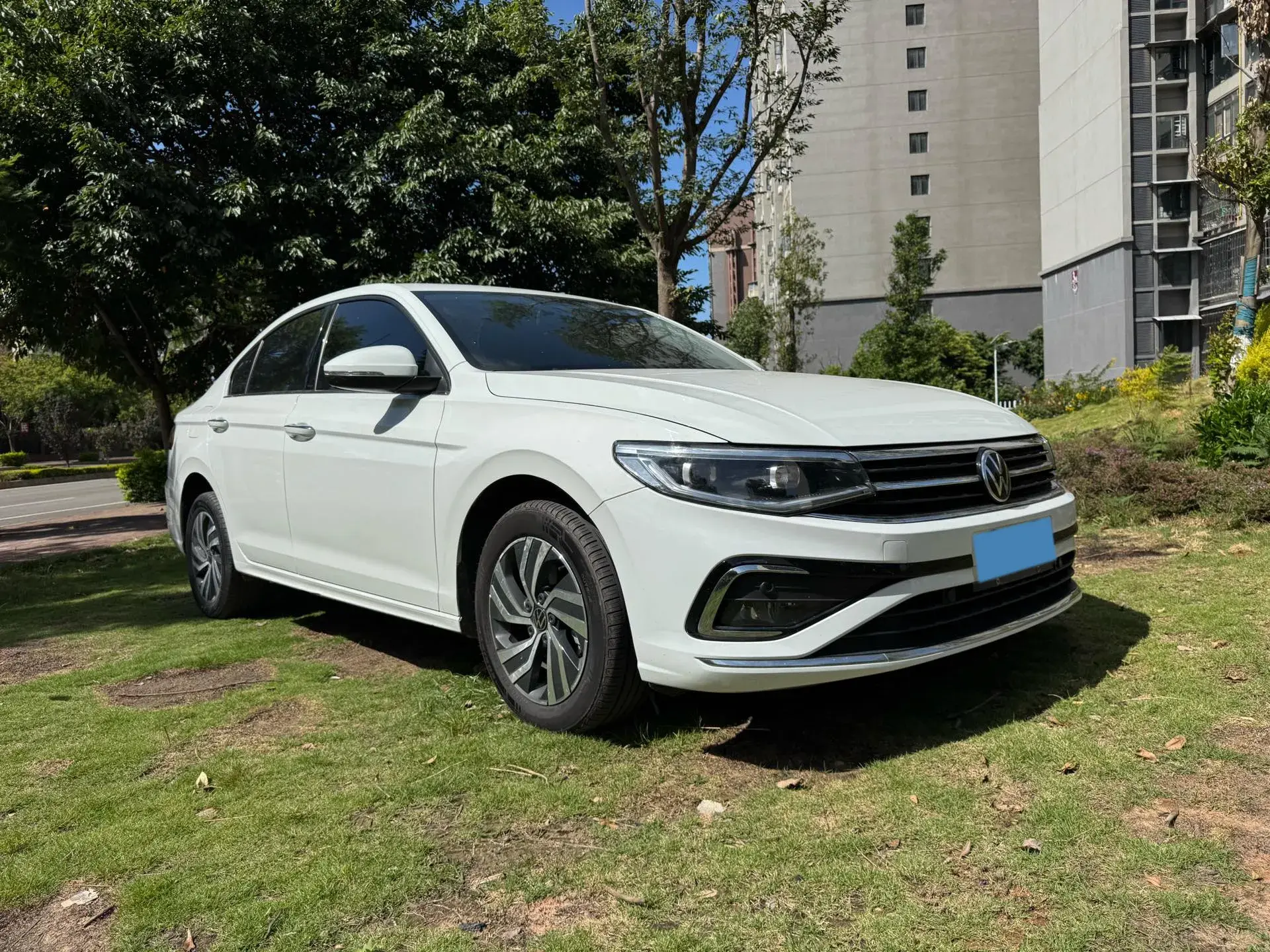 2023 VOLKSWAGEN BORA thumbnail 3